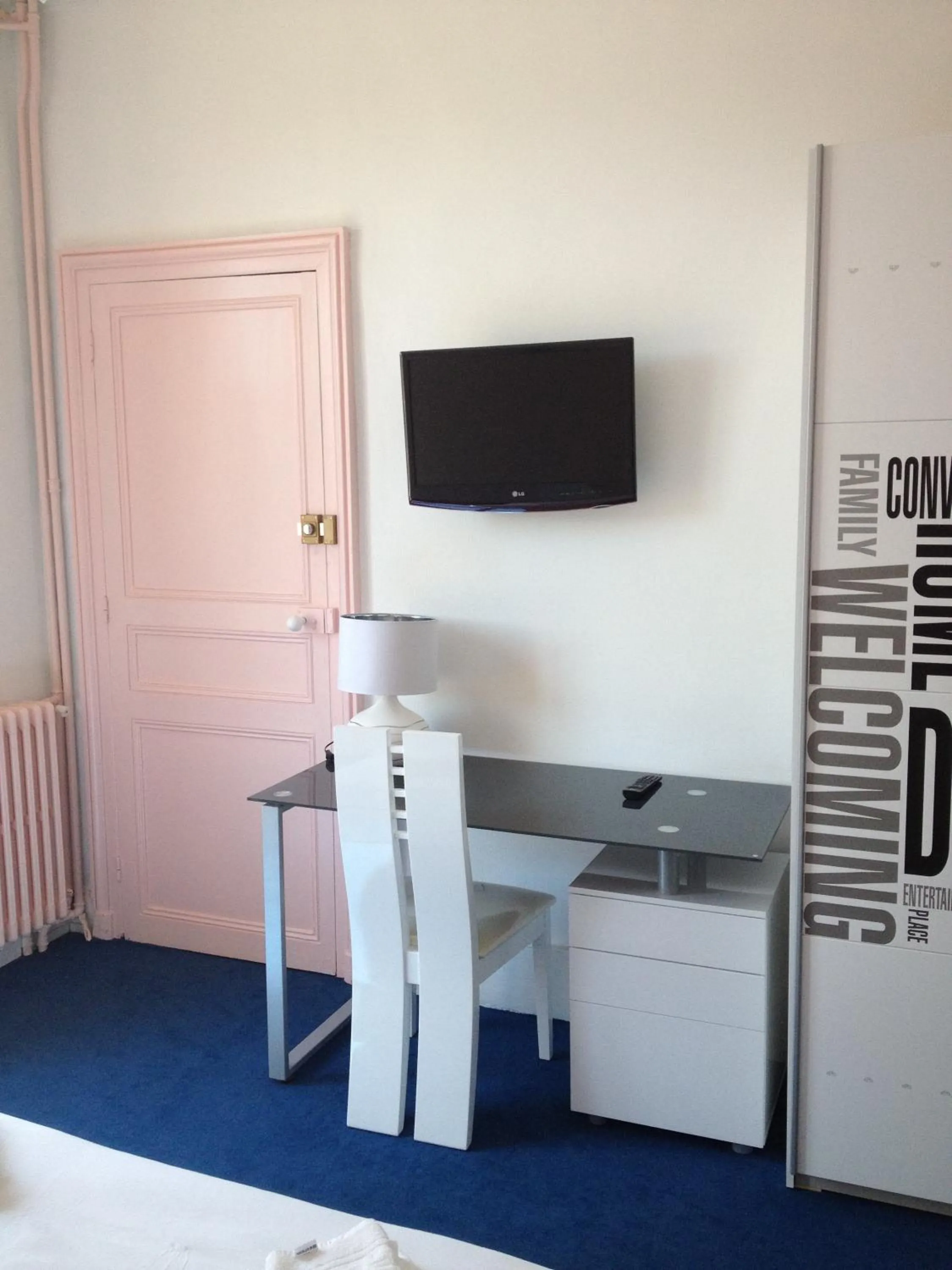 Photo of the whole room in Hotel Couleurs Sud Centre-ville Gare Charleville-Mézières