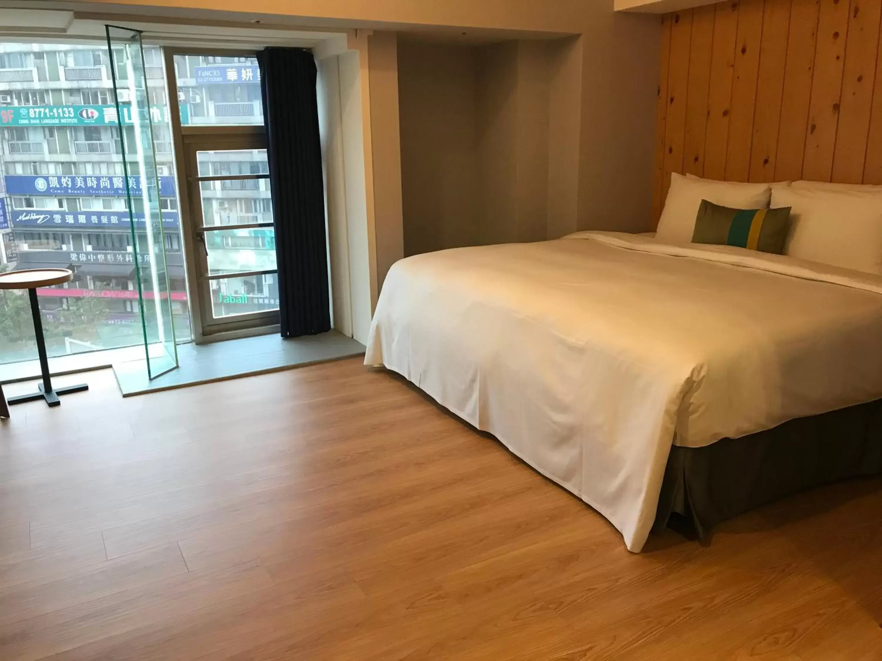 Photo of the whole room, Bed in Hej Taipei