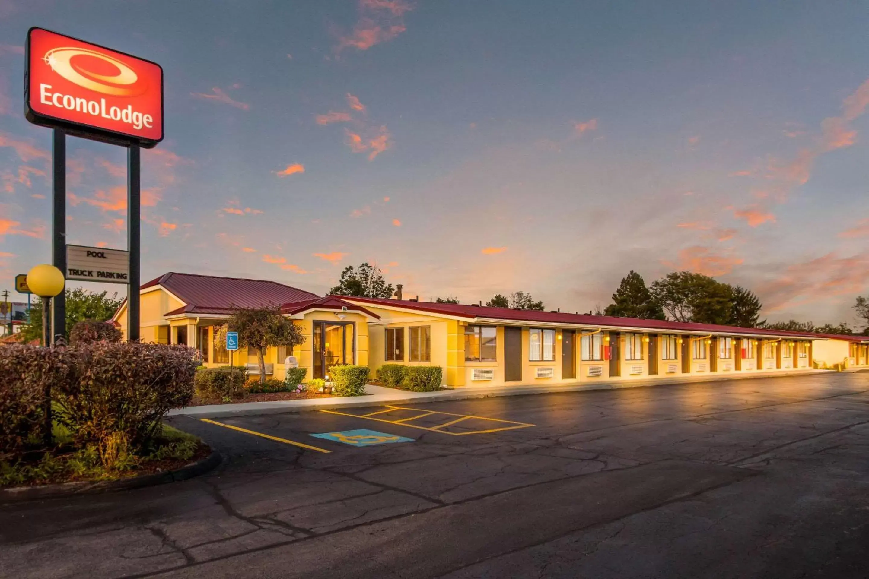 Other, Property Building in Econo Lodge Norwalk