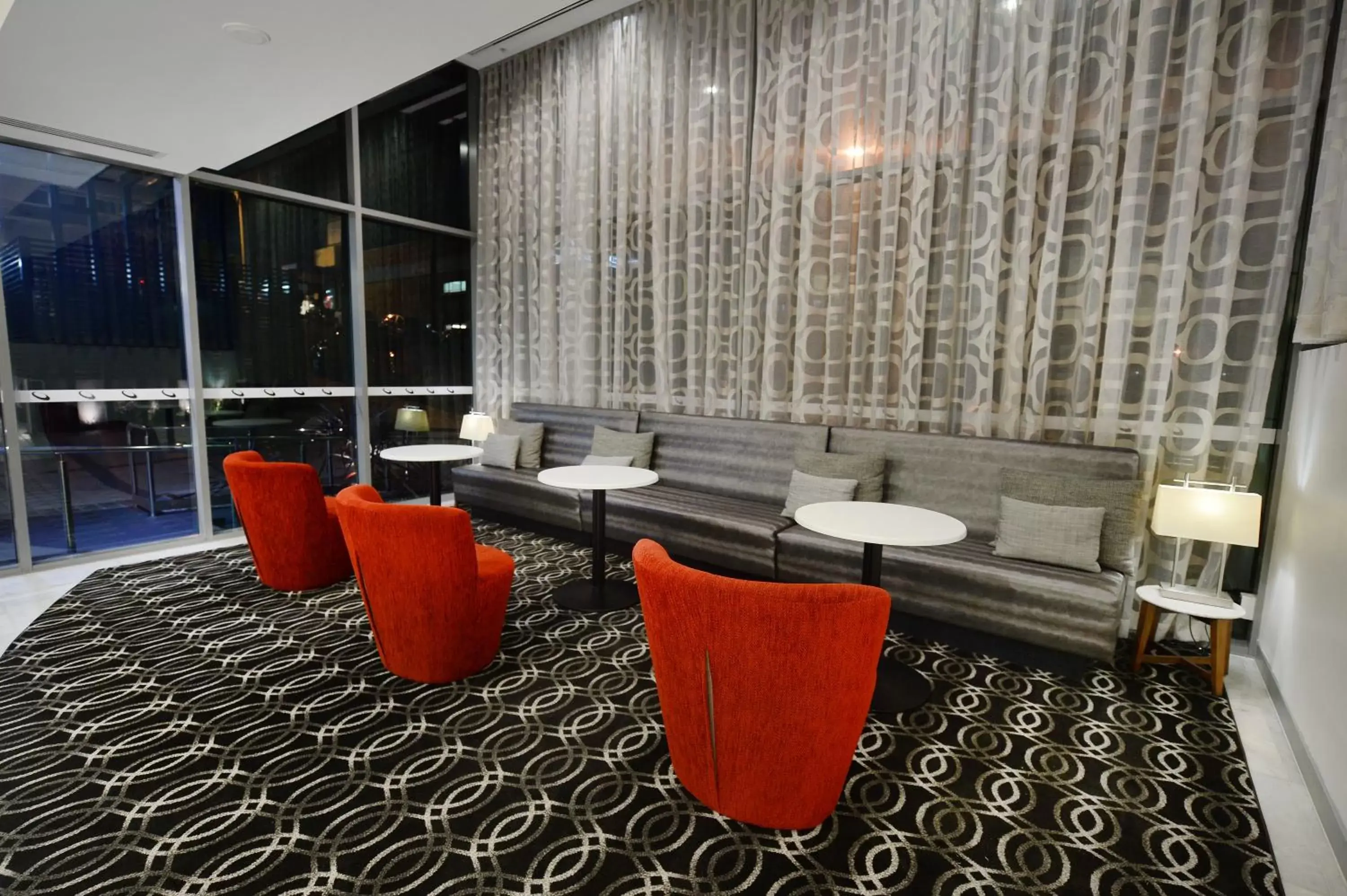 Lobby or reception, Lounge/Bar in Oaks Gladstone Grand Hotel