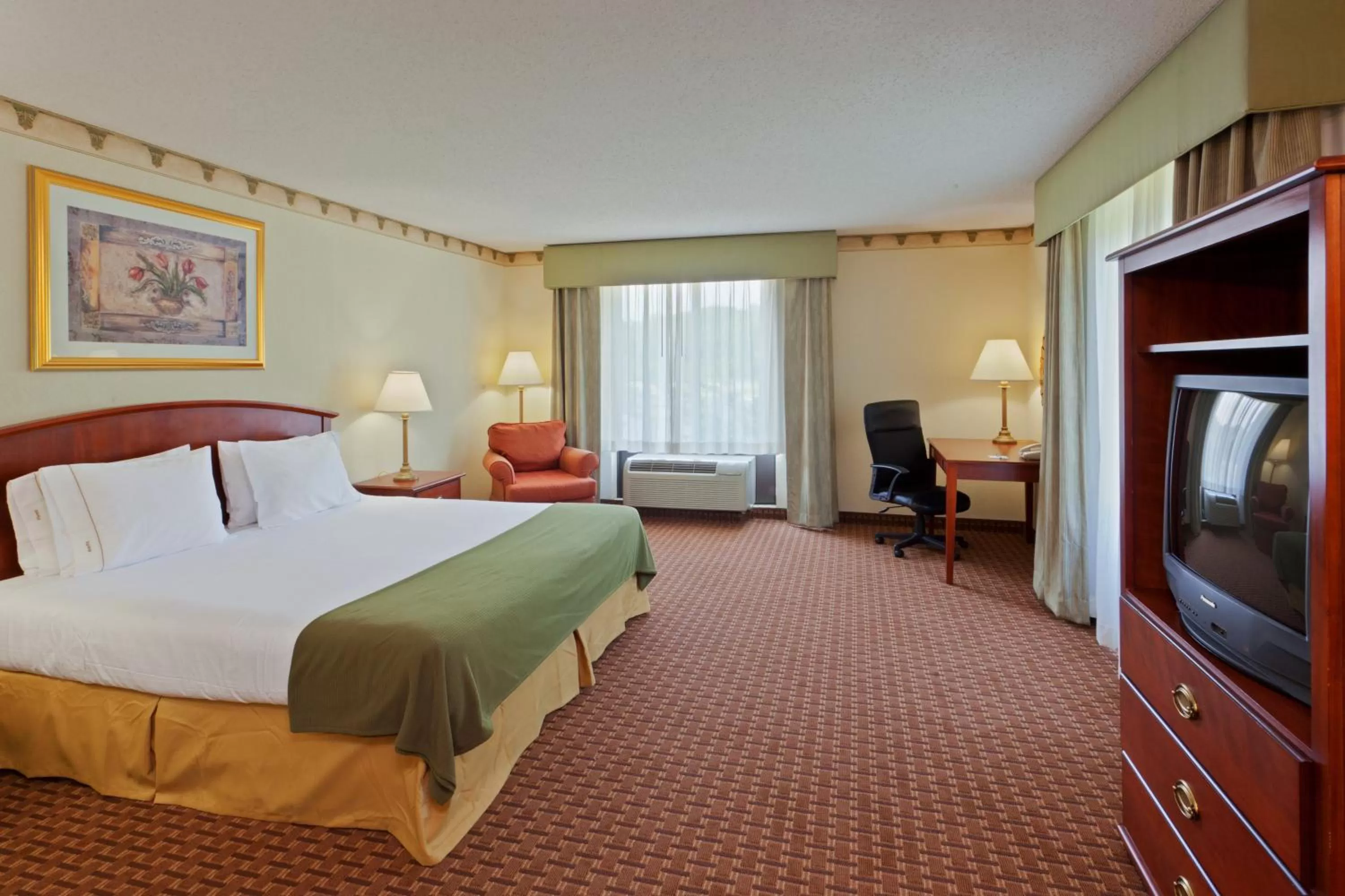 Photo of the whole room, Bed in Holiday Inn Express Hotel & Suites-North East by IHG