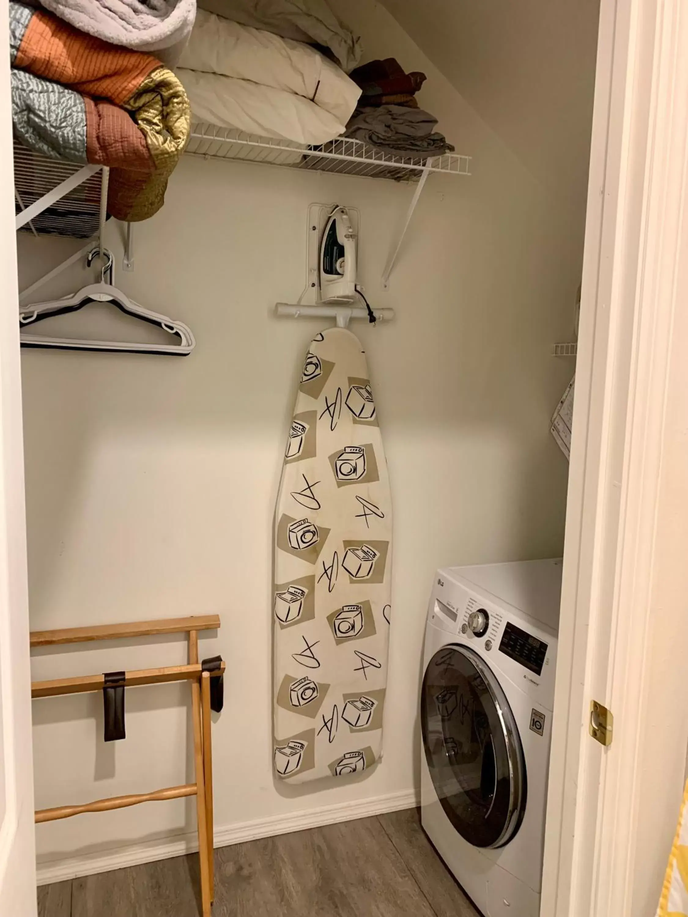 laundry, Bathroom in Fox Hollow Inn