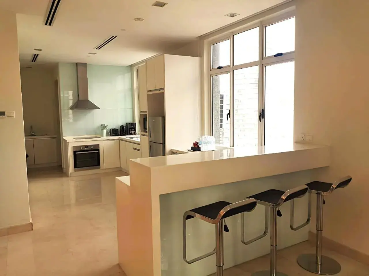 Kitchen/Kitchenette in Cormar Suites