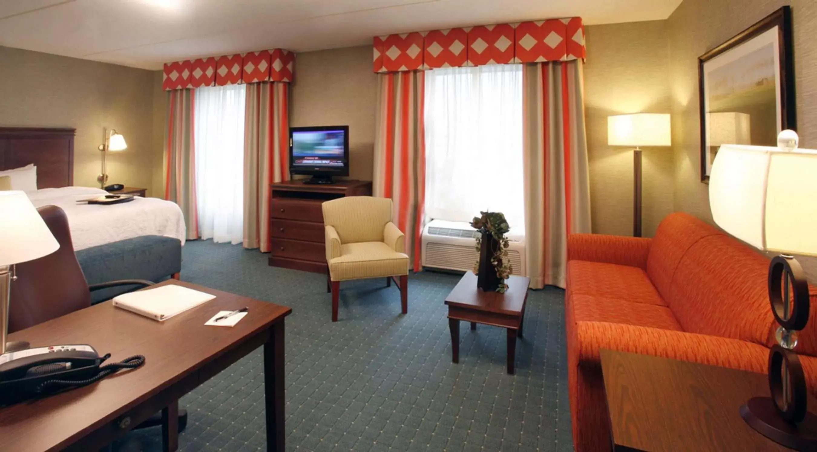 Bedroom, Seating Area in Hampton Inn & Suites Columbus Polaris
