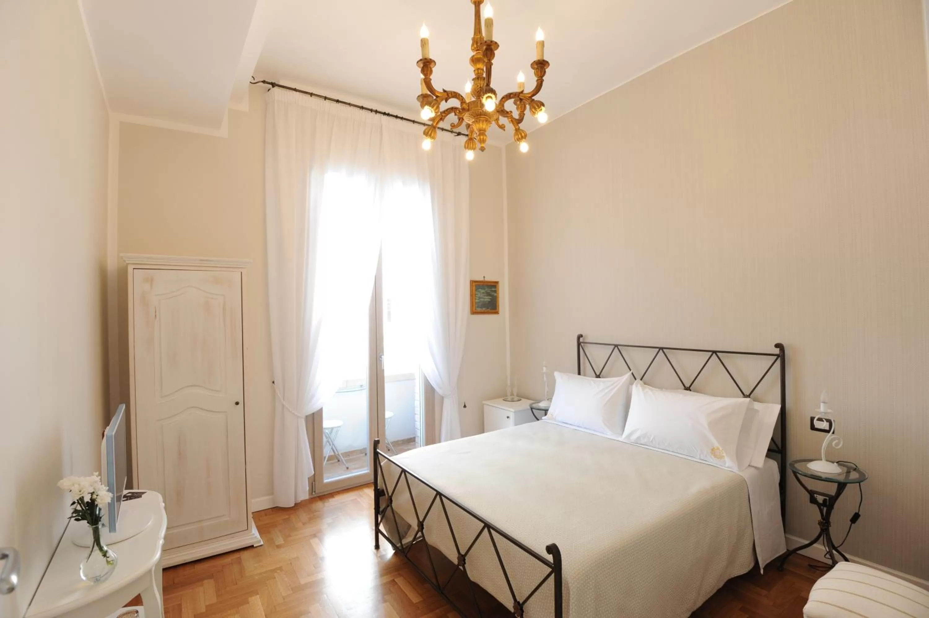 Photo of the whole room, Bed in Residenza Borbonica