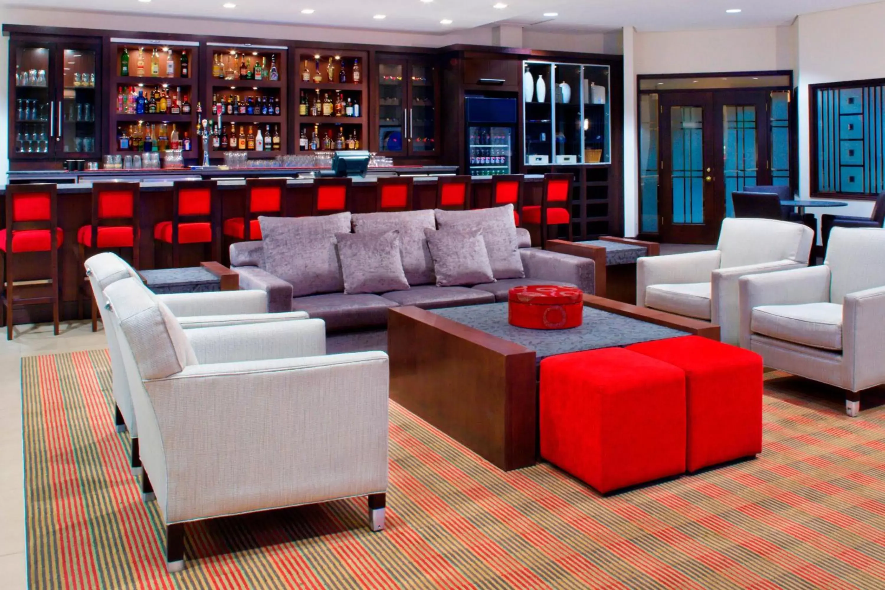 Lounge or bar, Lounge/Bar in Four Points by Sheraton Winnipeg South