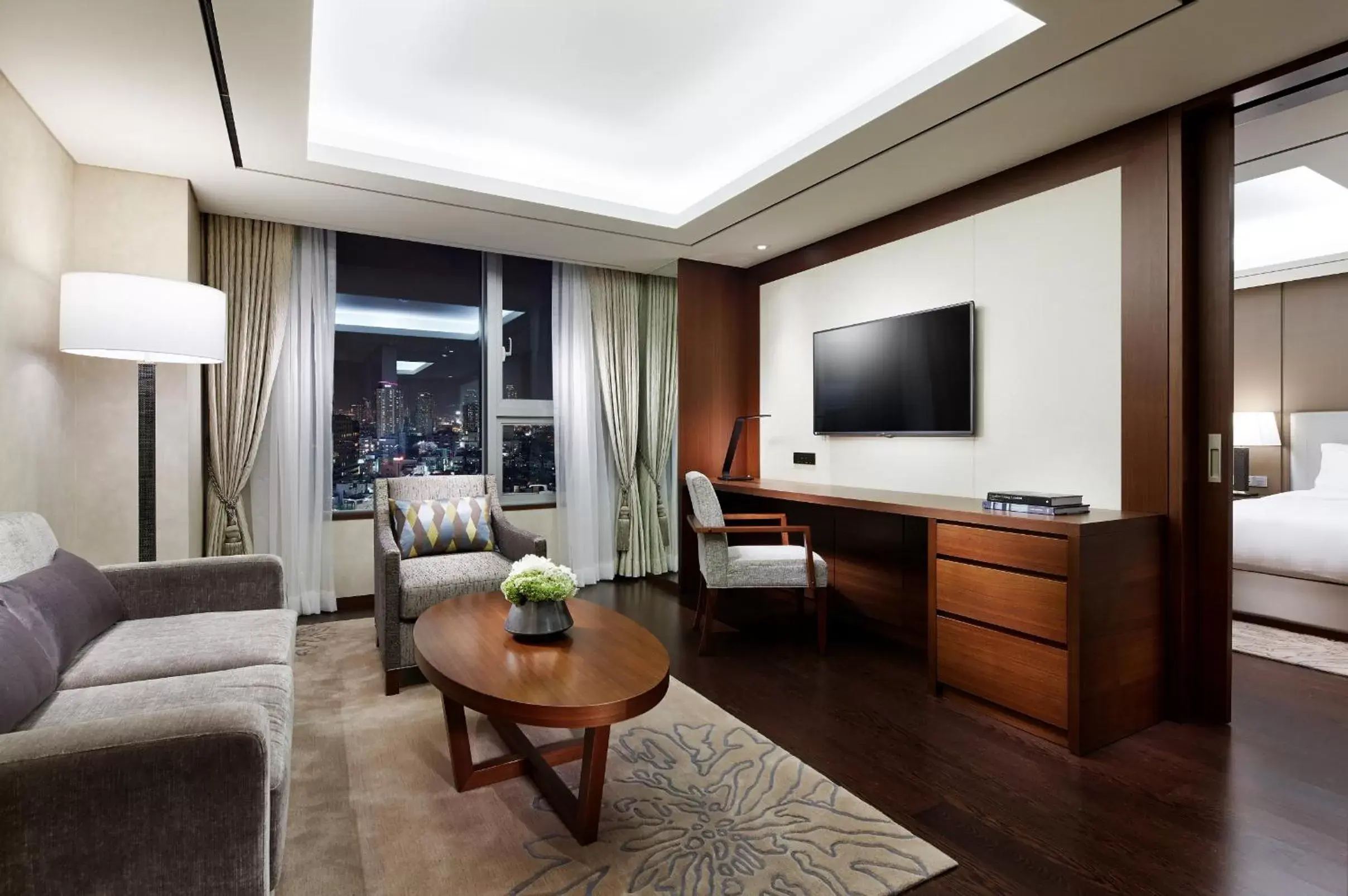 Living room, Seating Area in LOTTE City Hotel Ulsan