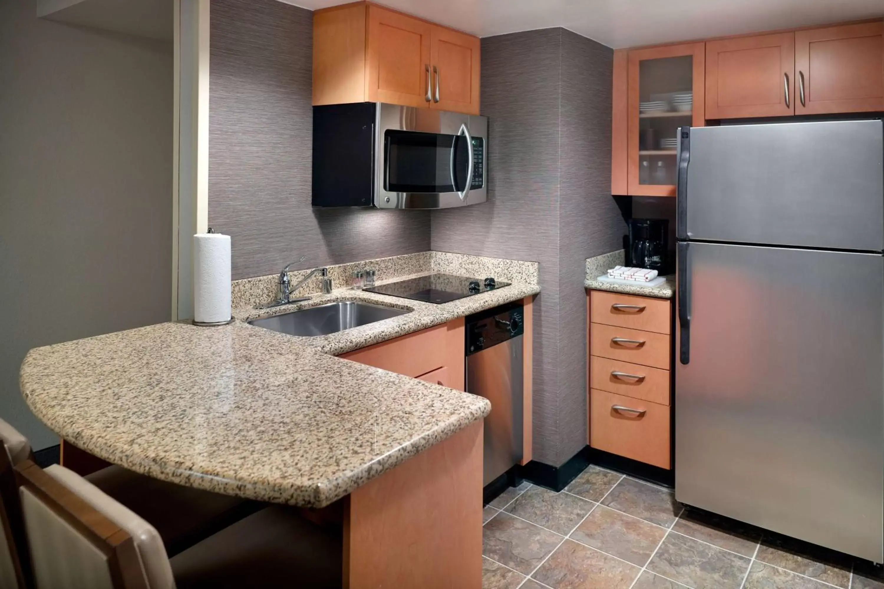 Kitchen or kitchenette, Kitchen/Kitchenette in Sonesta ES Suites Atlanta Alpharetta Windward