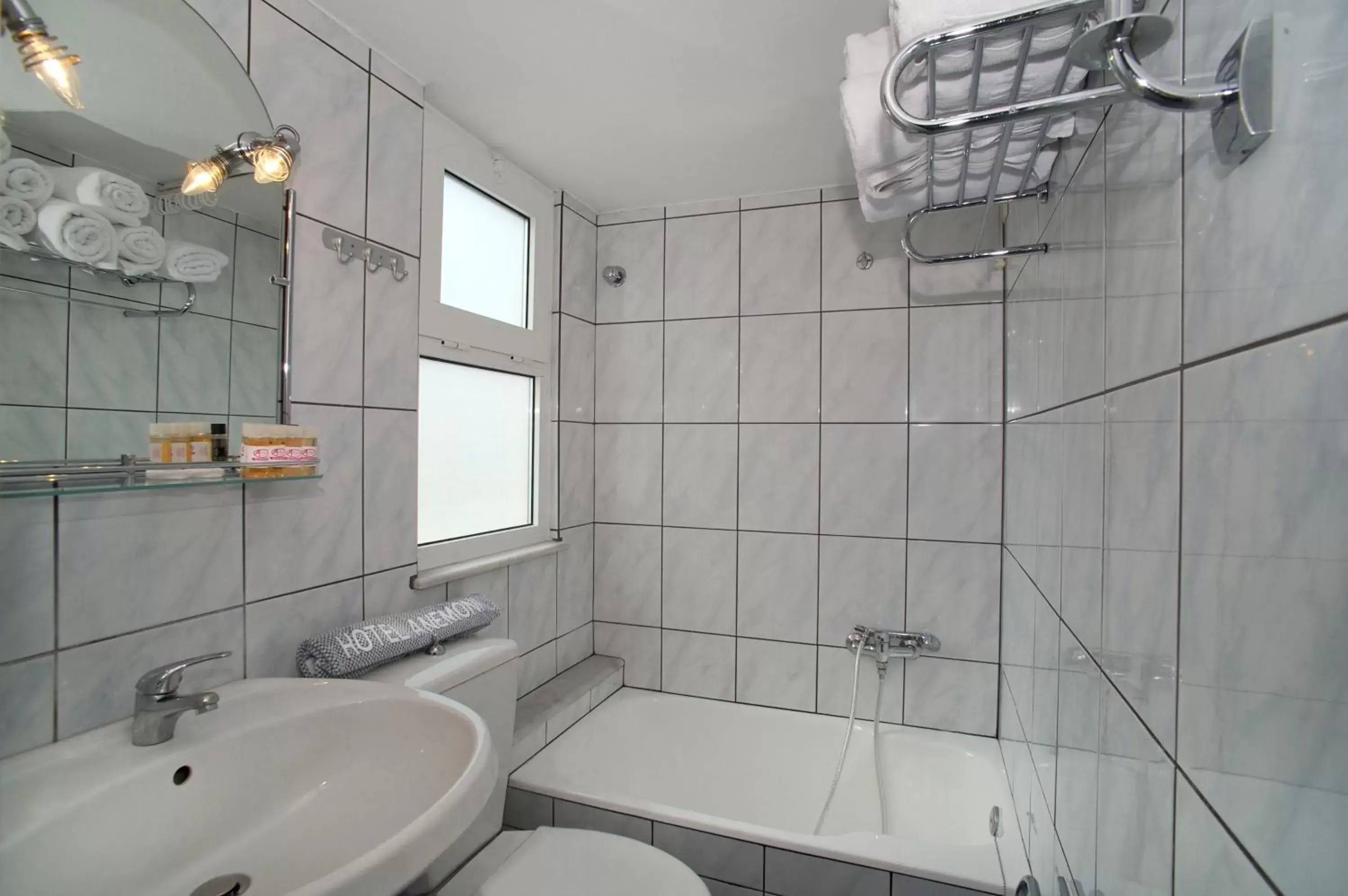 Bathroom in Anemoni Piraeus Hotel