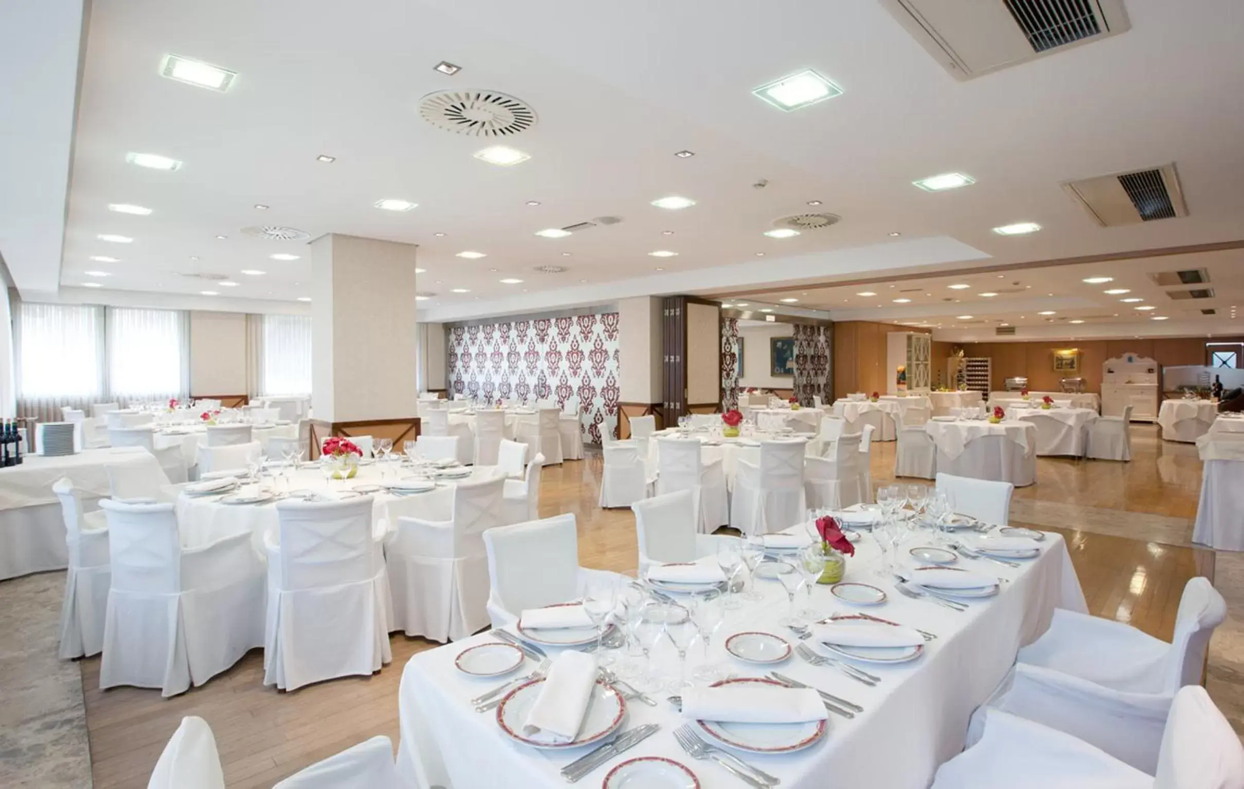 Restaurant/places to eat, Banquet Facilities in Santemar