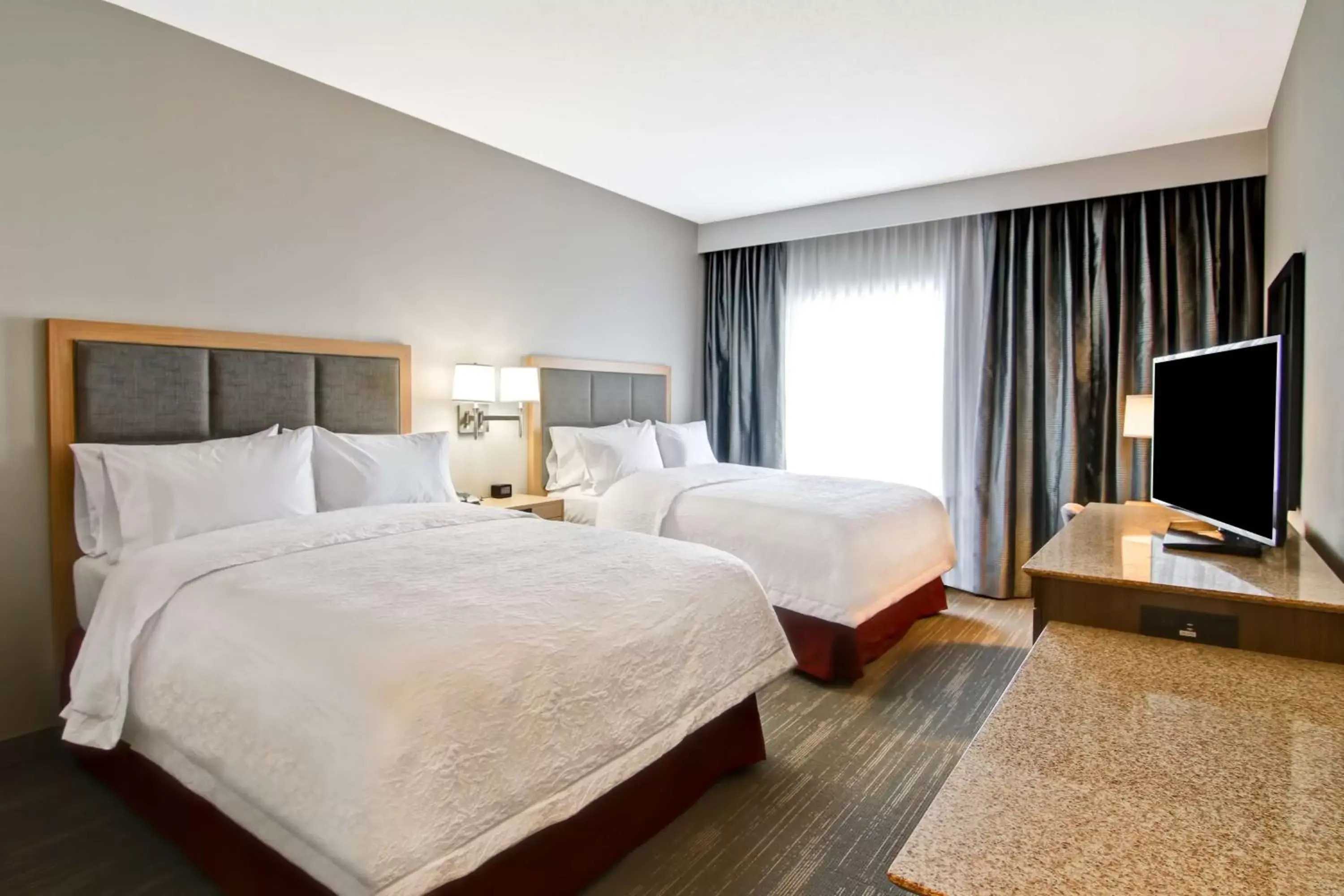 Bedroom, Bed in Hampton Inn & Suites by Hilton Grande Prairie