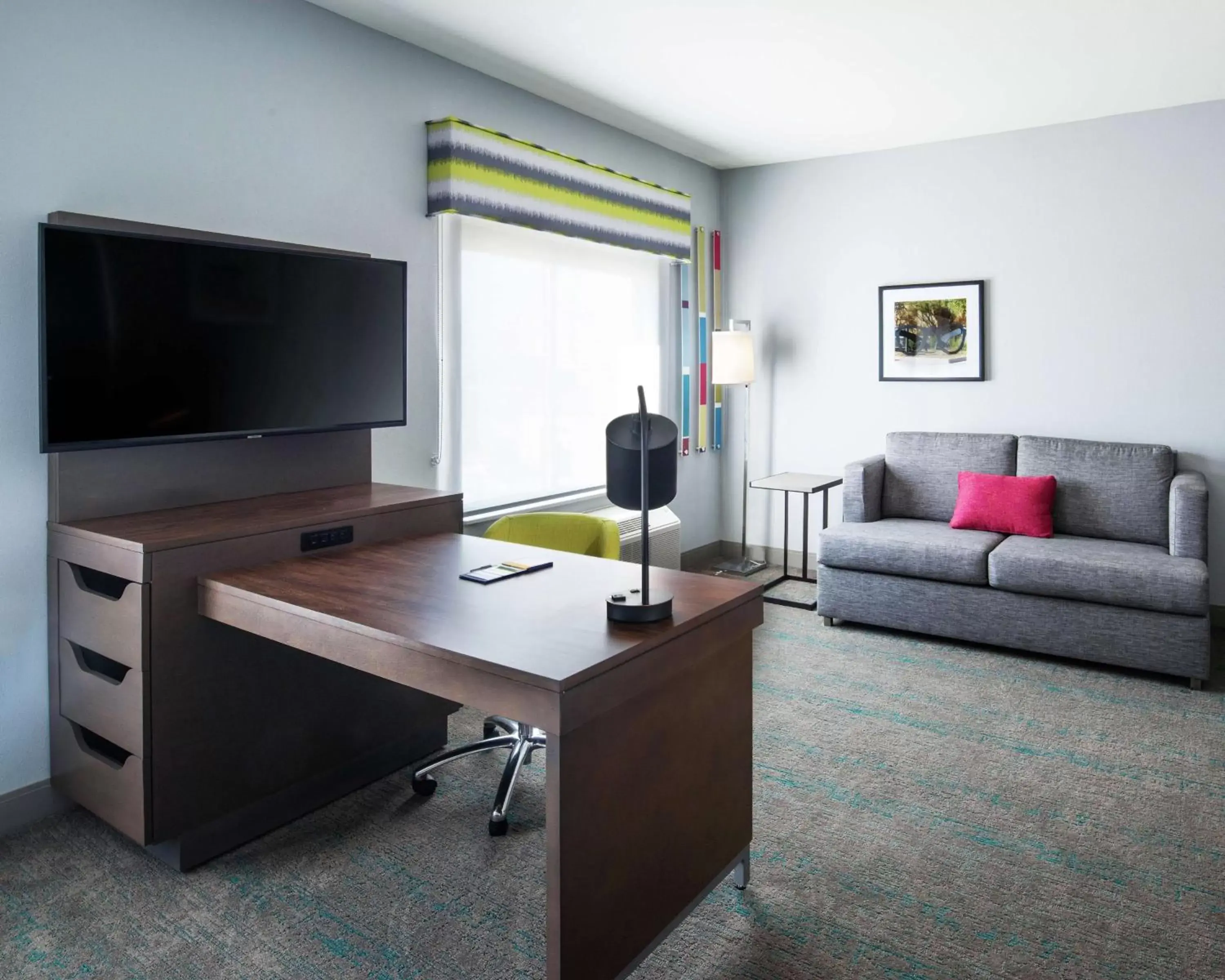 Bedroom, TV/Entertainment Center in Hampton Inn & Suites Lubbock