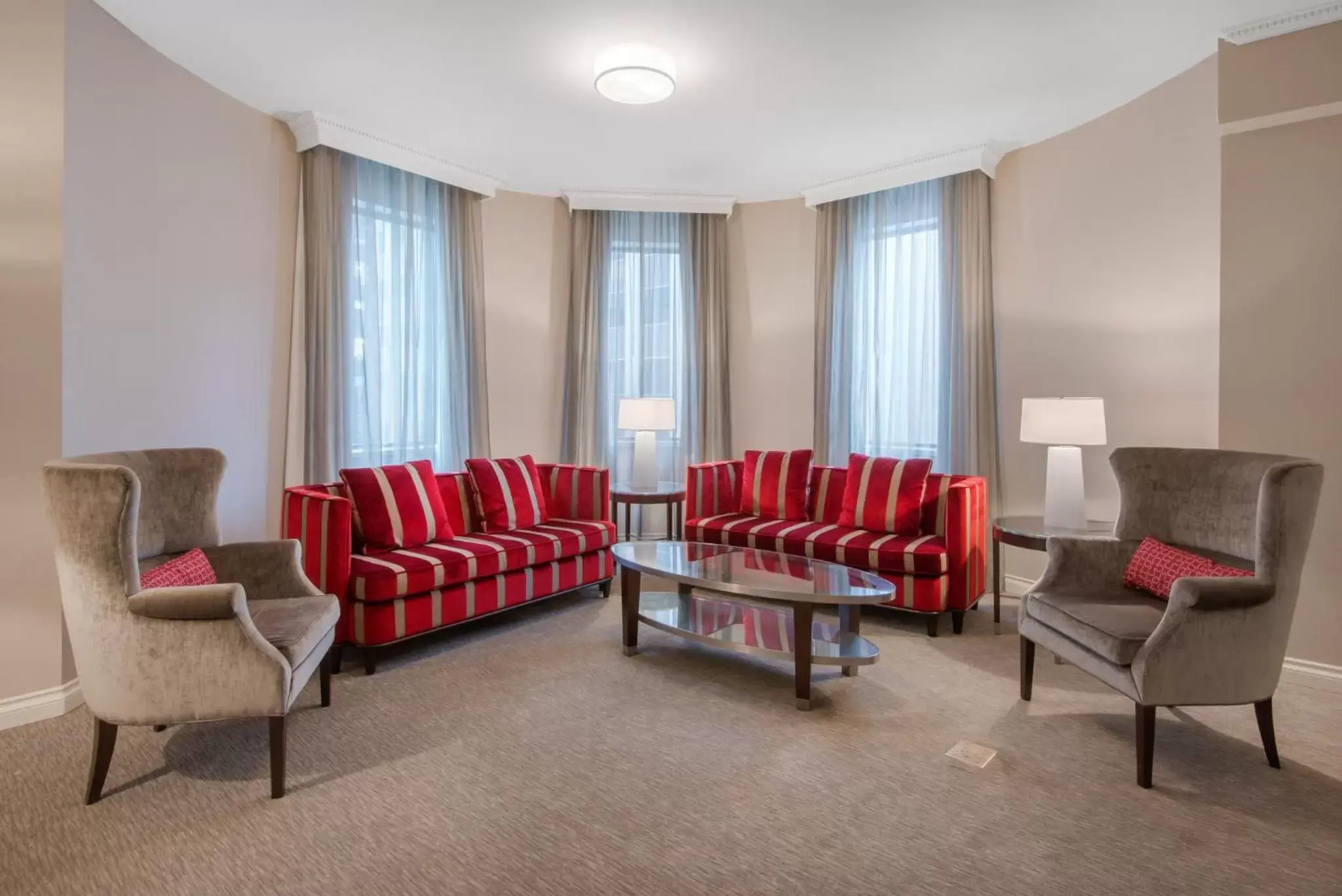 Photo of the whole room, Seating Area in The Omni King Edward Hotel