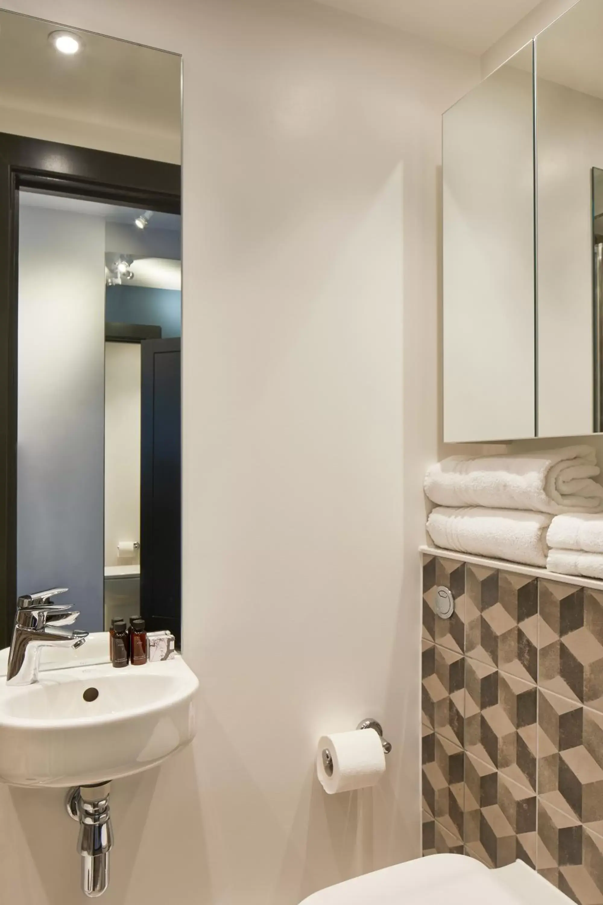 Shower, Bathroom in The Collective Canary Wharf