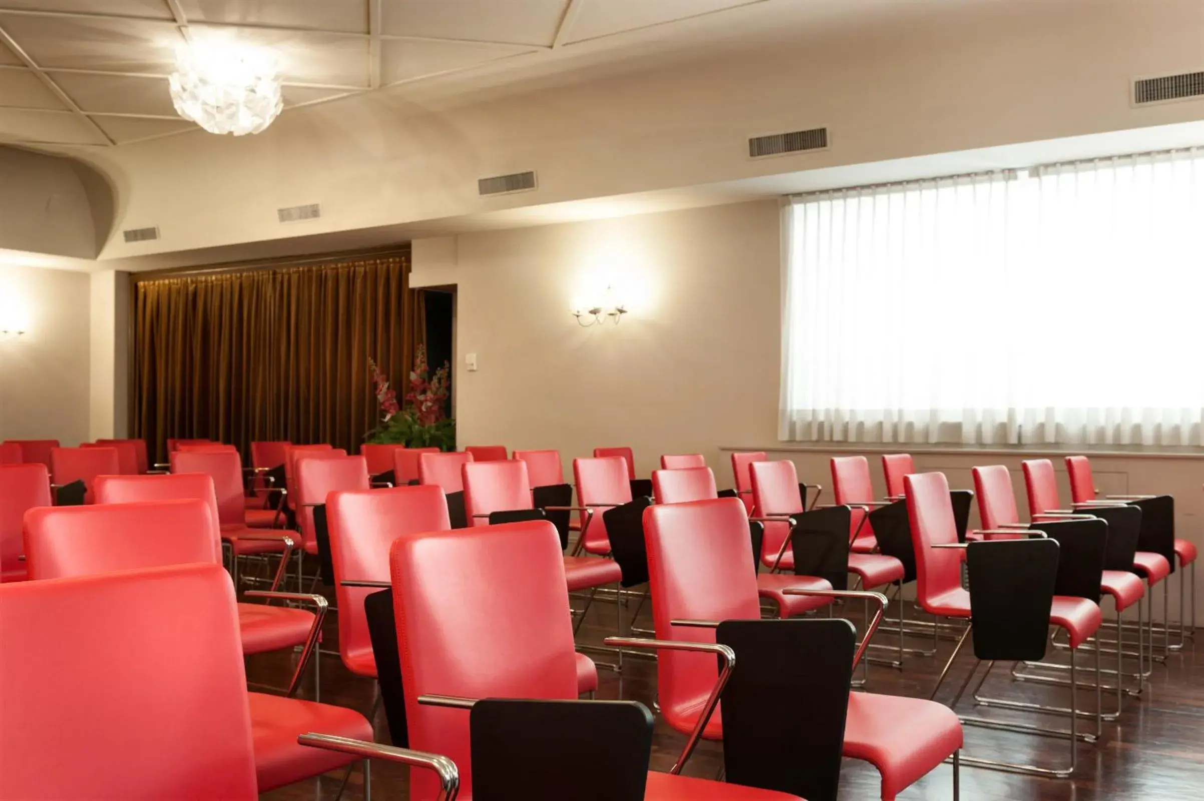 Meeting/conference room in Hotel Lombardia