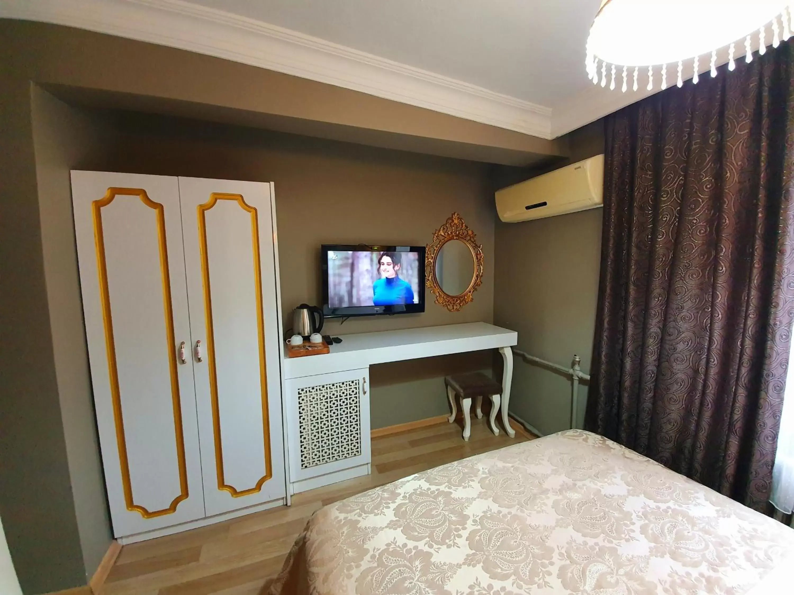 Communal lounge/ TV room, TV/Entertainment Center in Şehir Hotel Old City