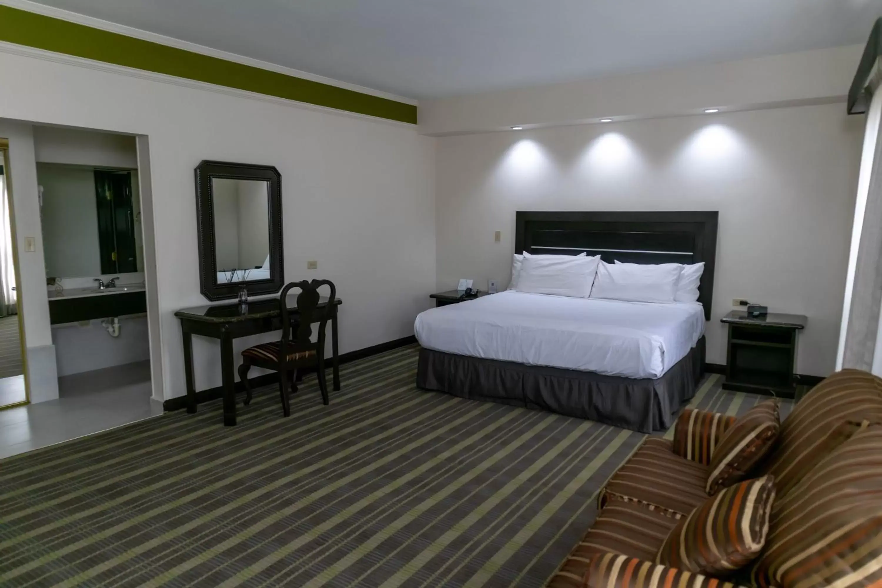 Bed in Best Western Hotel Plaza Matamoros