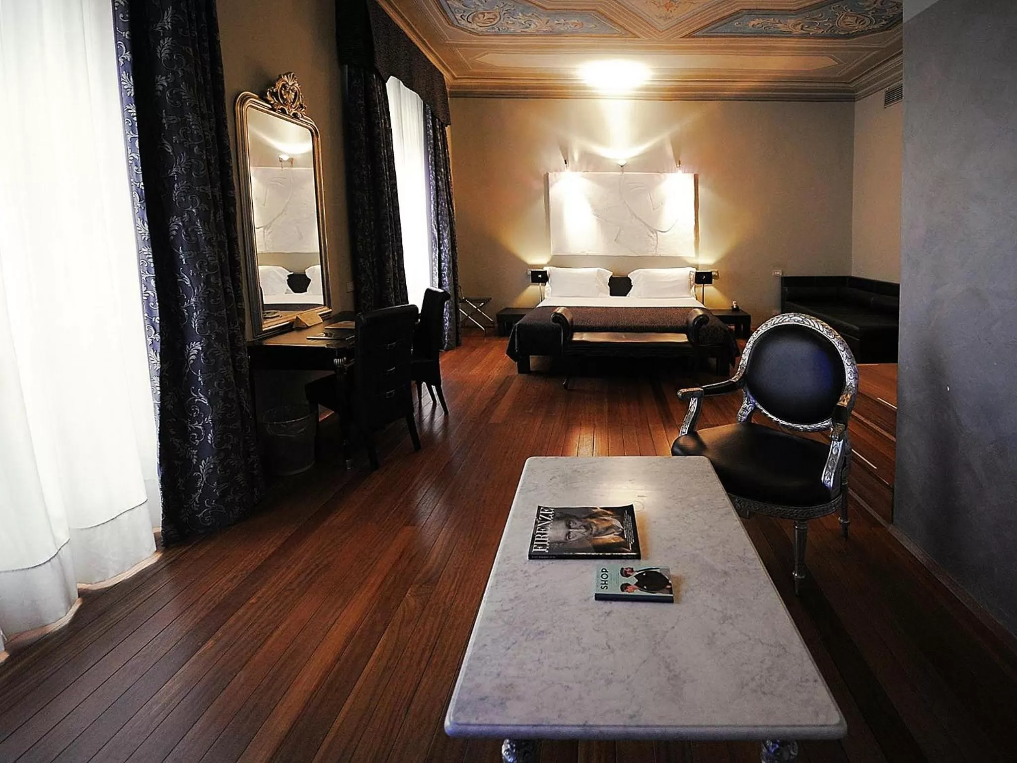 Living room, Bed in Borghese Palace Art Hotel