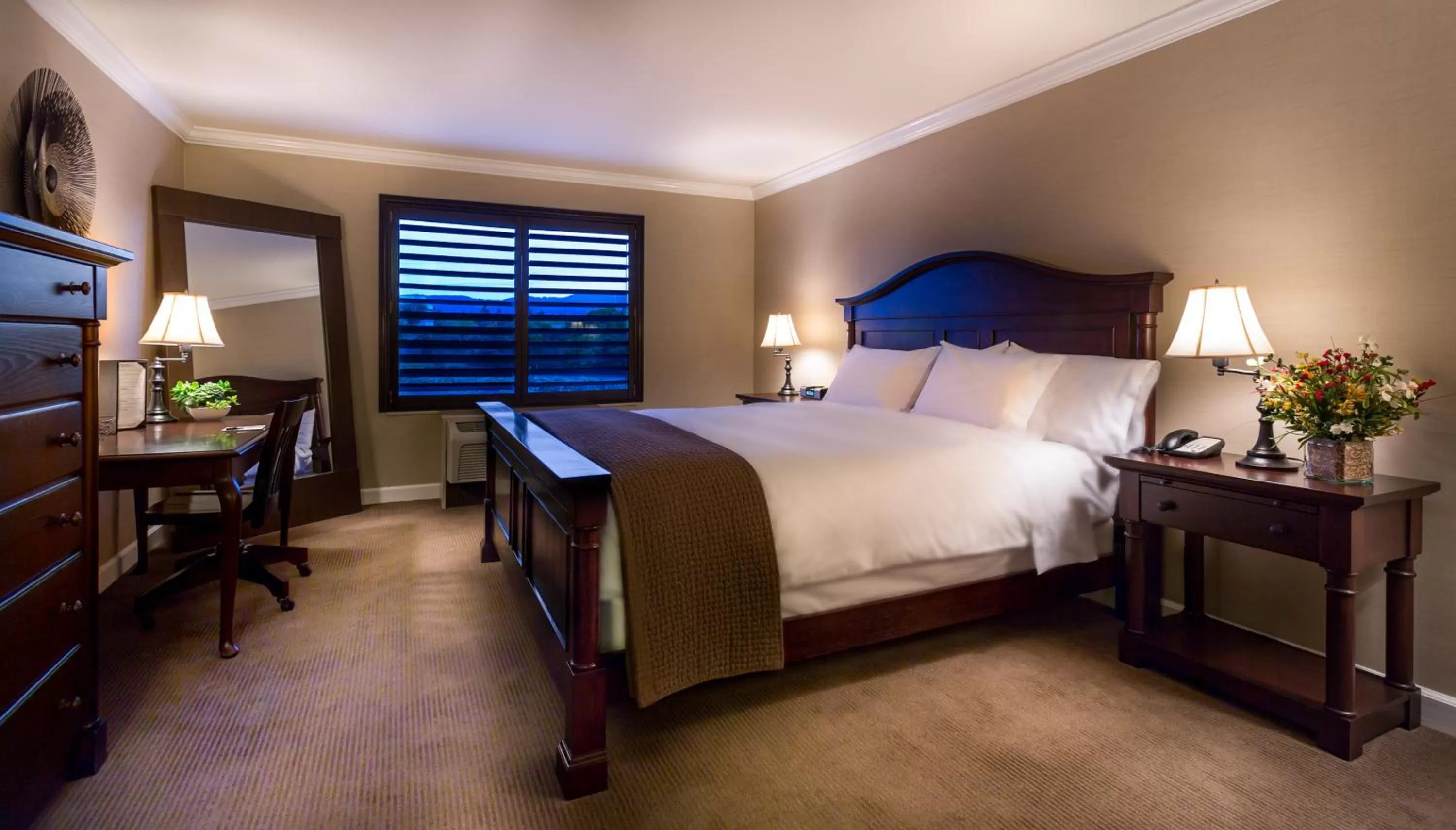 Bathroom, Bed in Cupertino Hotel