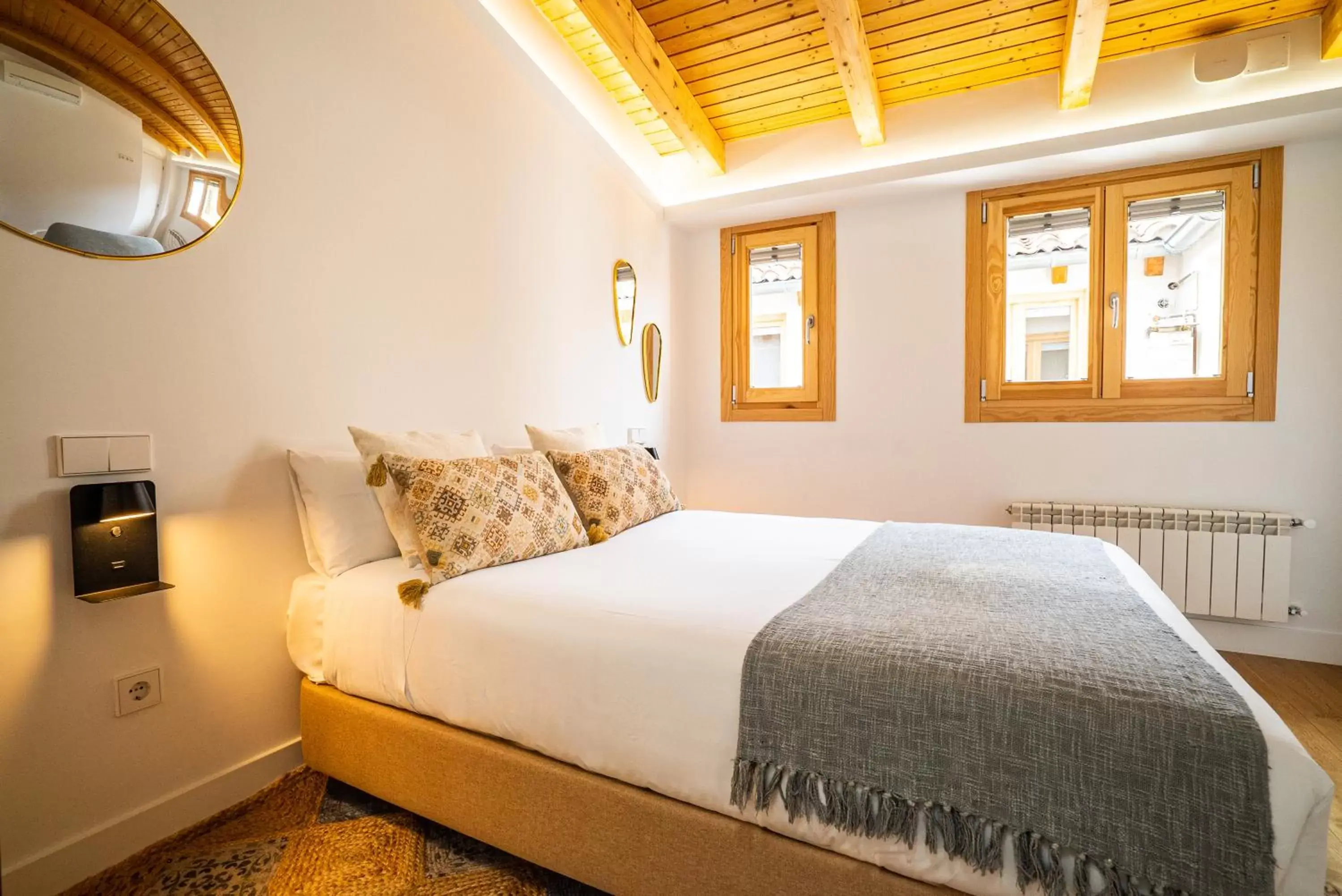 Bedroom, Bed in SmartRental Madrid Gran Via Apartments