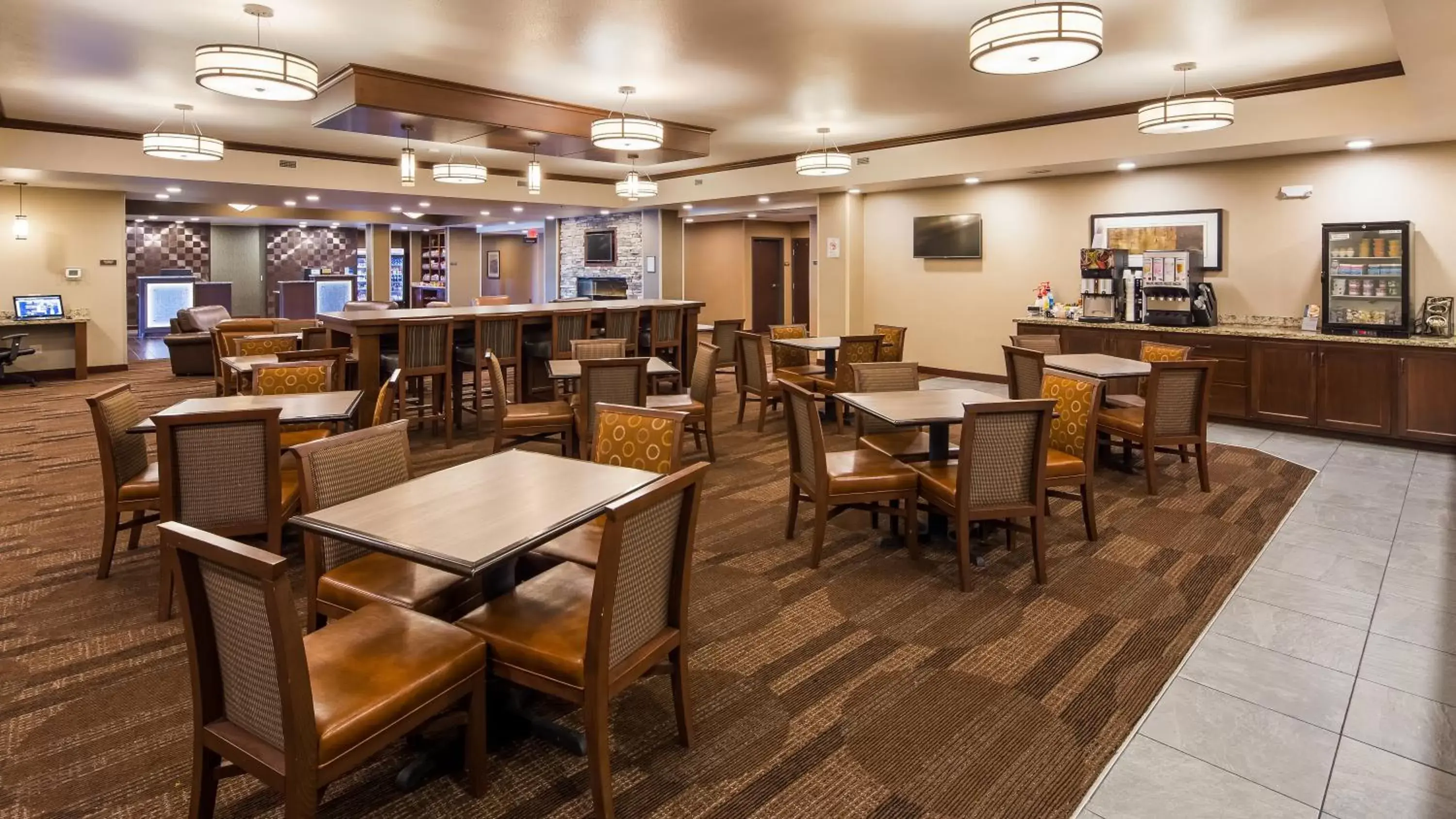 Lobby or reception, Restaurant/Places to Eat in Best Western Plus Lincoln Inn & Suites