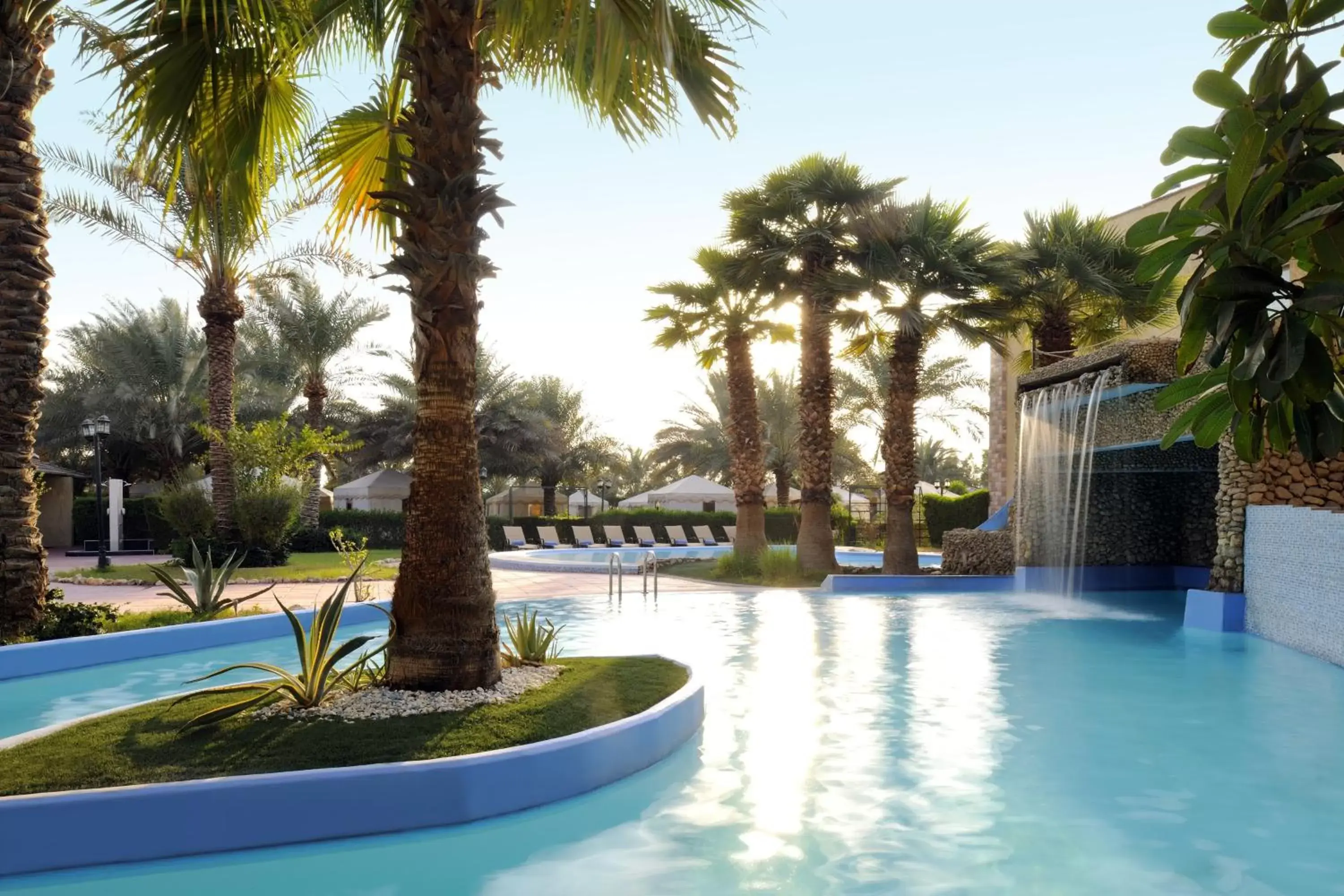 Swimming pool in Mövenpick Hotel Kuwait Swimming pool in Mövenpick Hotel Kuwait