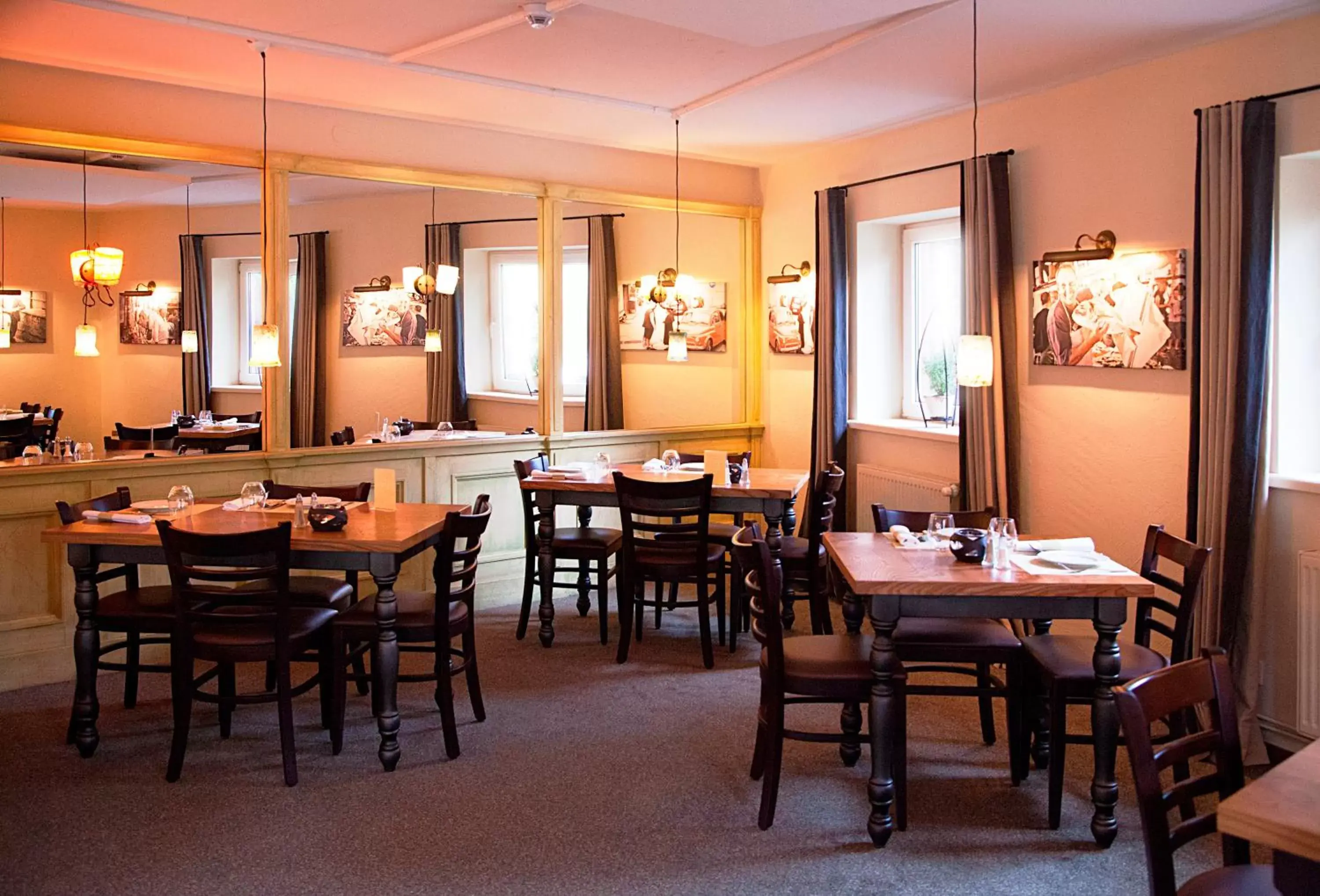 Restaurant/Places to Eat in Hotel Munte am Stadtwald