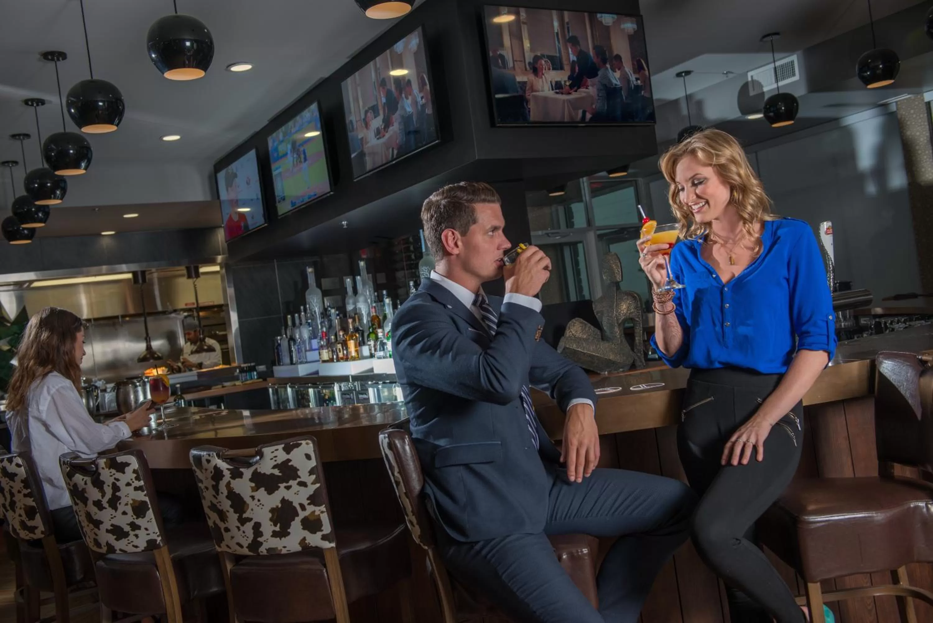 Restaurant/places to eat in Applause Hotel Calgary Airport by CLIQUE