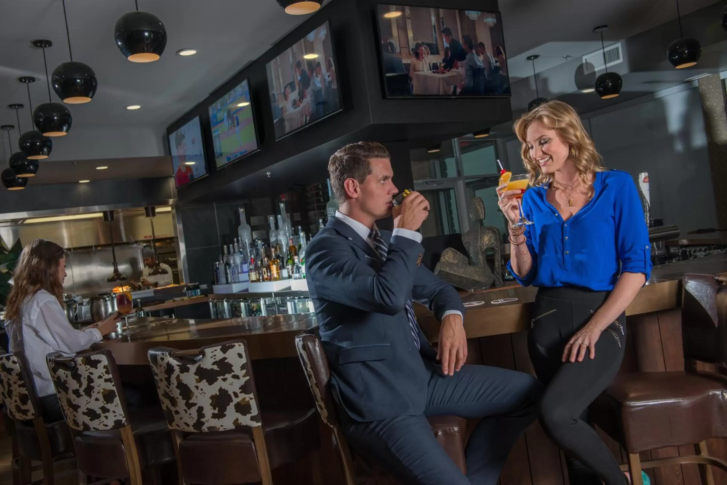 Restaurant/places to eat in Applause Hotel Calgary Airport by CLIQUE Restaurant/places to eat in Applause Hotel Calgary Airport by CLIQUE