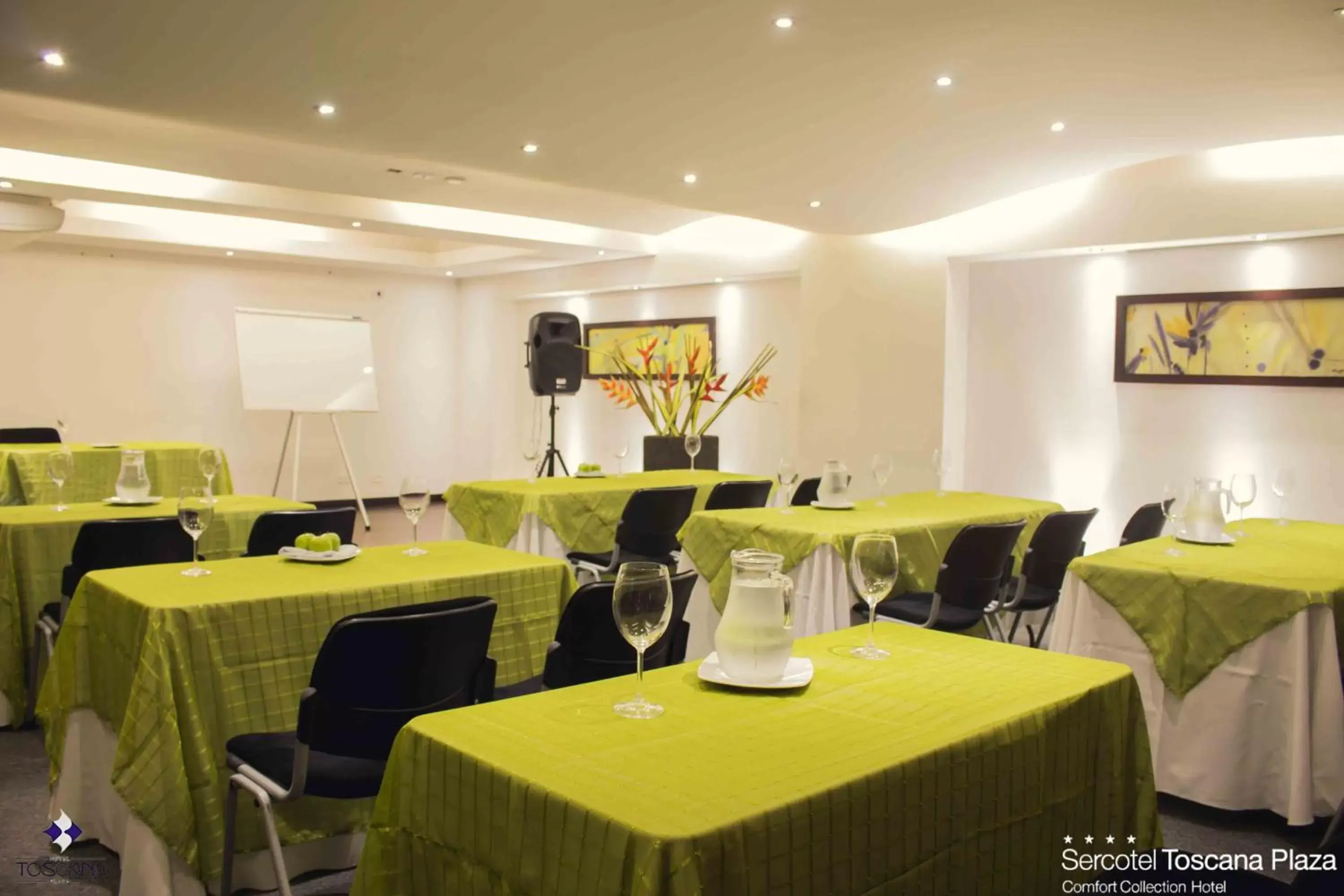 Meeting/conference room, Restaurant/Places to Eat in Hotel Toscana Plaza