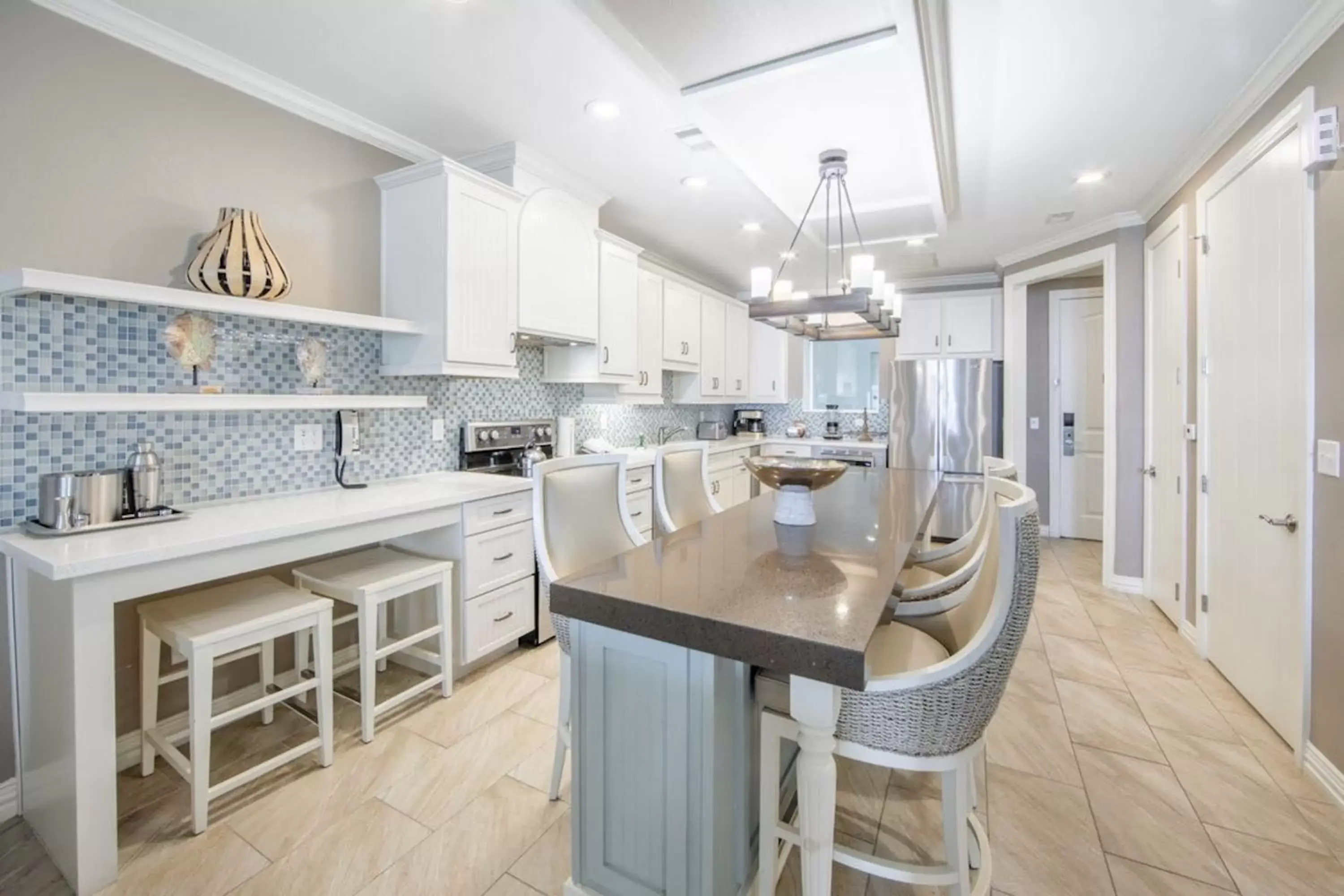 Photo of the whole room, Kitchen/Kitchenette in Holiday Inn Club Vacations Galveston Seaside Resort, an IHG Hotel