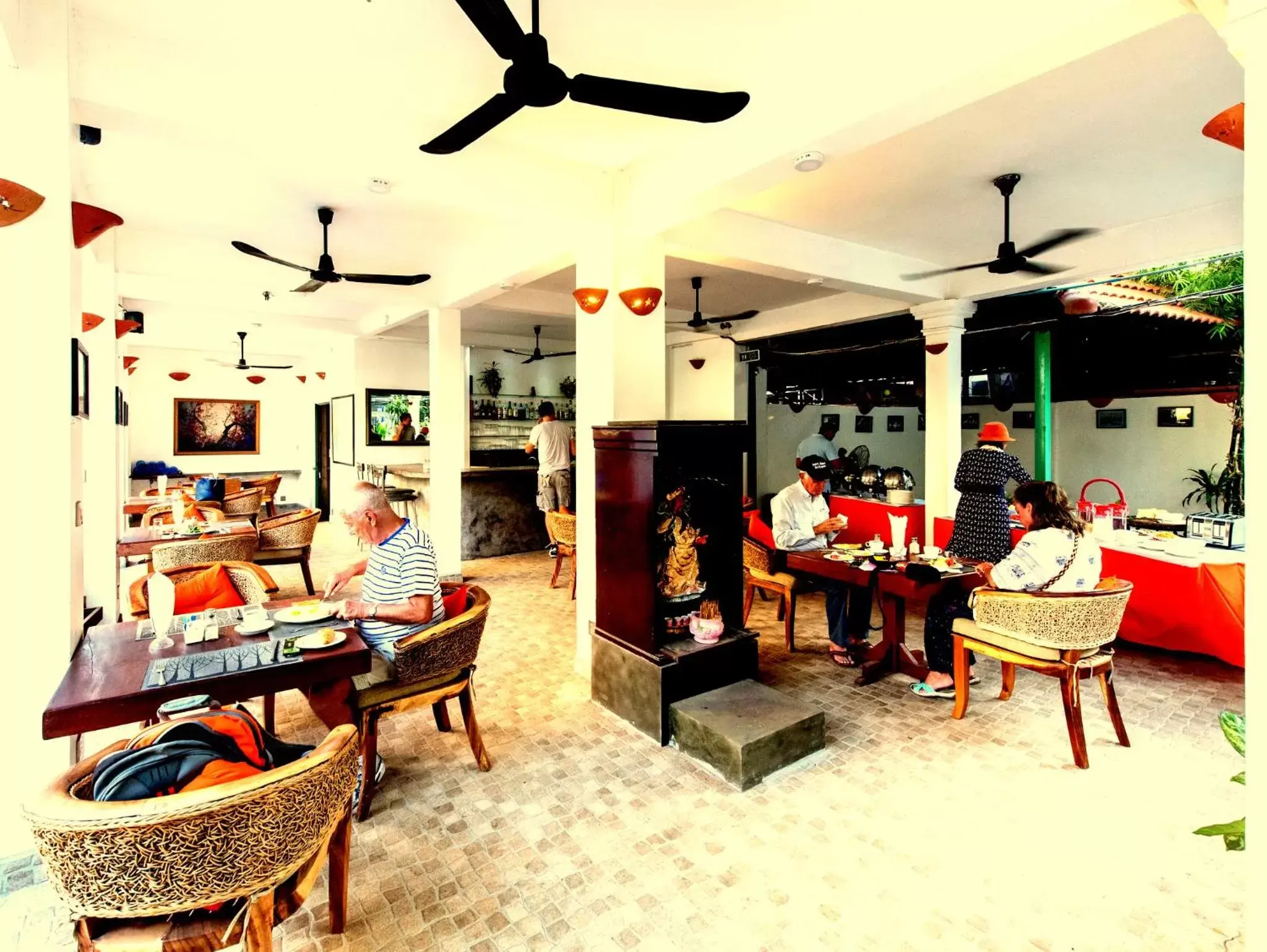 Restaurant/places to eat in Residence Wat Damnak Restaurant/places to eat in Residence Wat Damnak