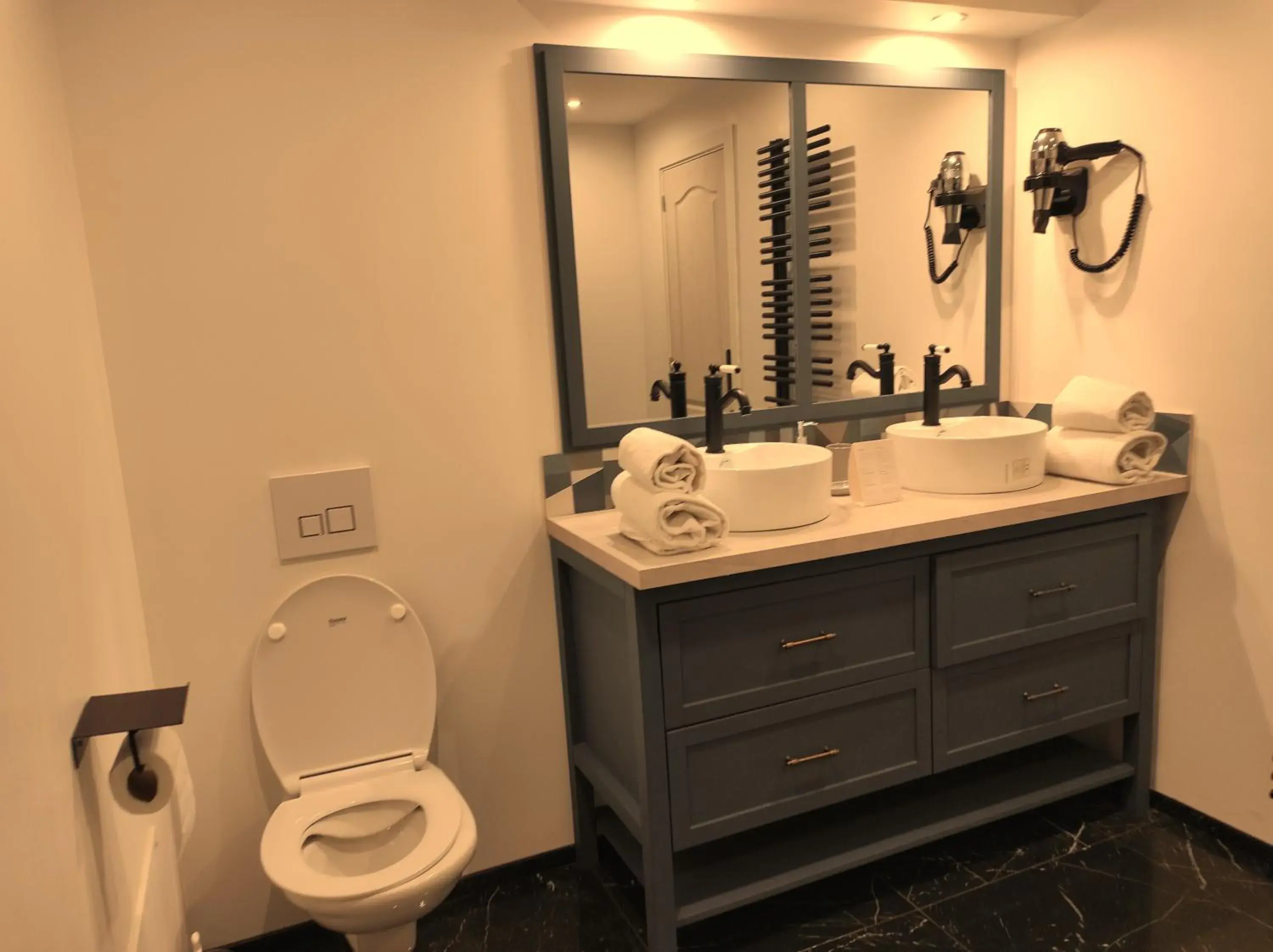 Bathroom in Modern'Hotel