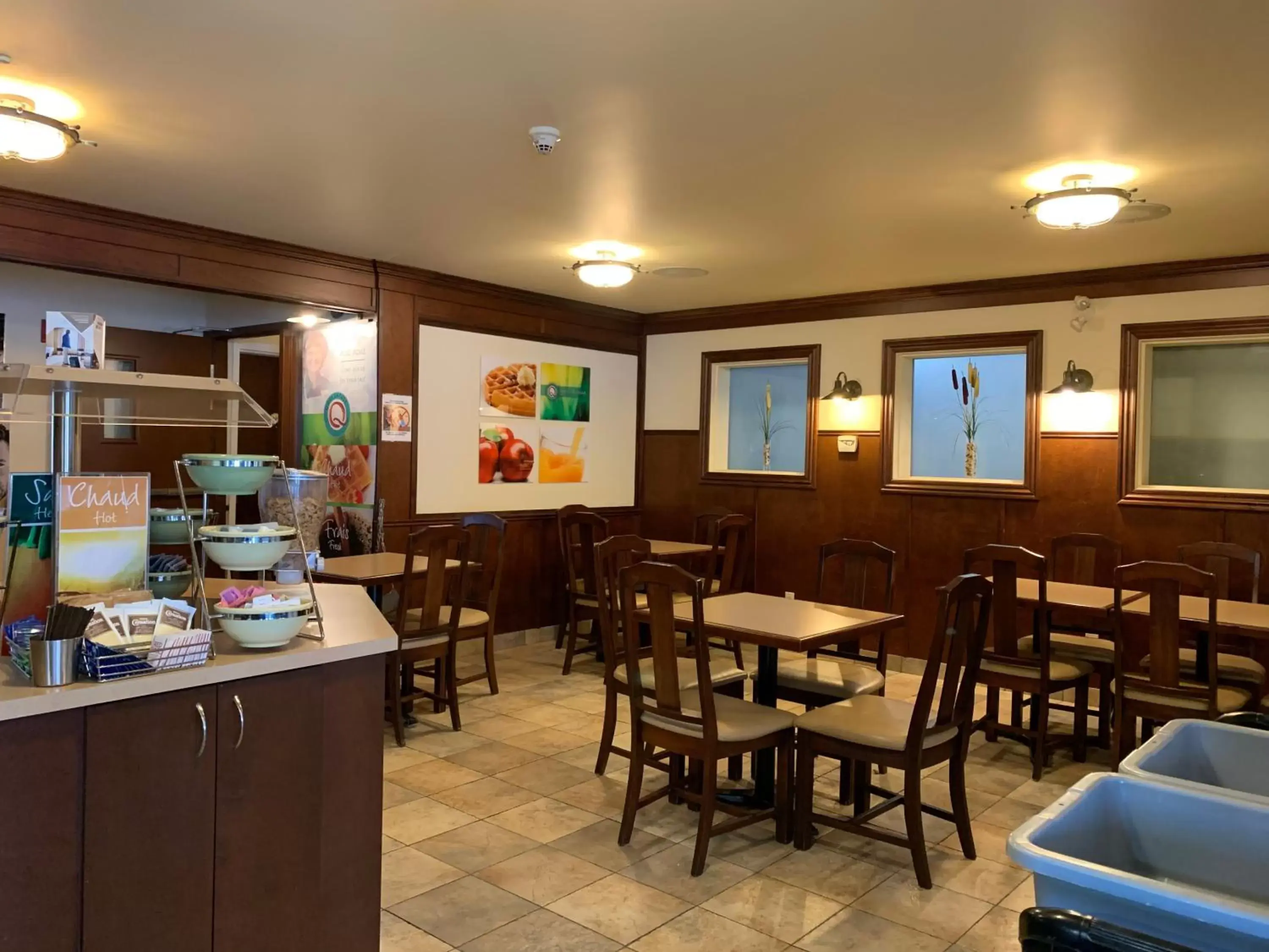 Dining area, Restaurant/Places to Eat in Quality Inn Riviere-Du-Loup