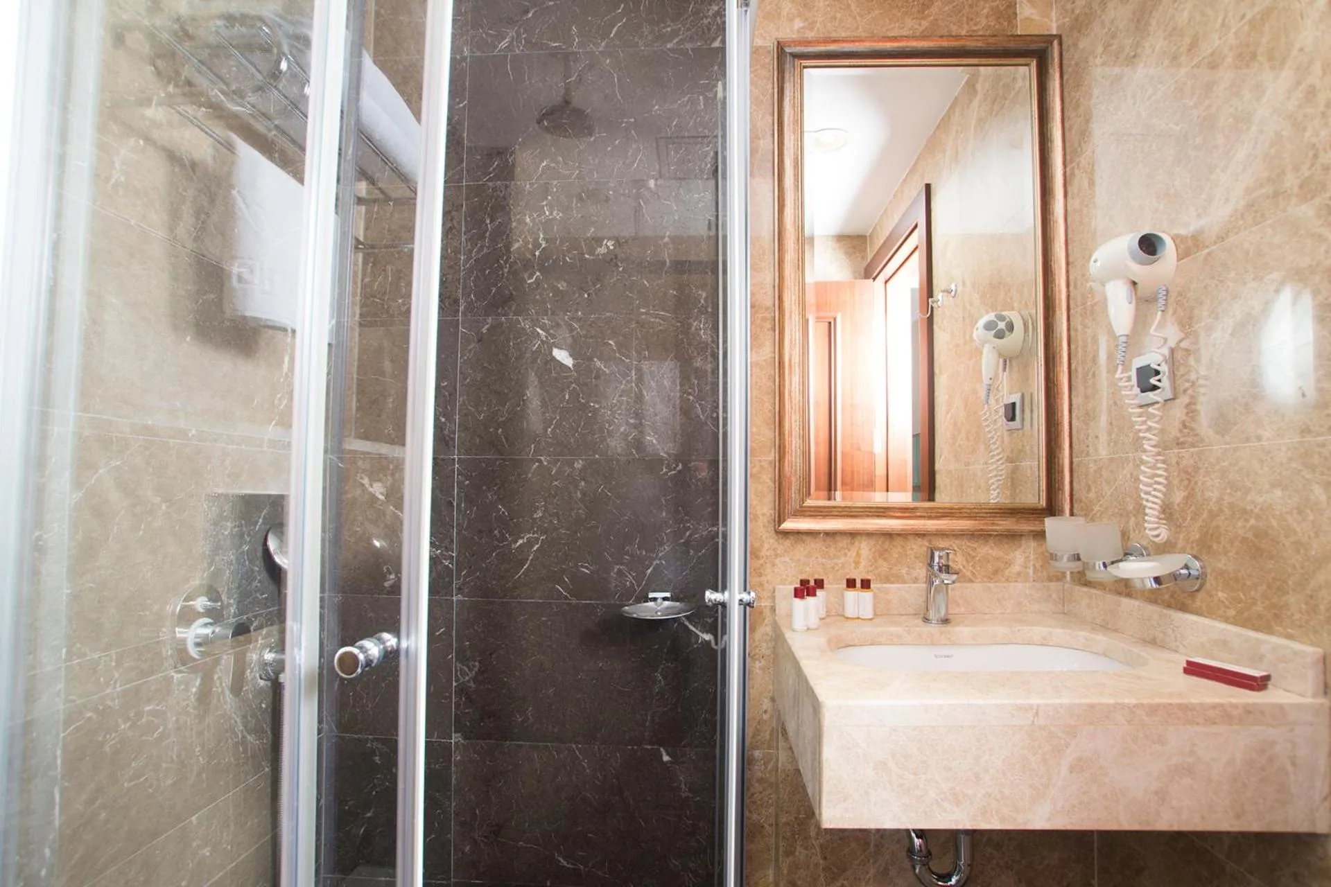 Shower in Nova Plaza Boutique Hotel & Spa