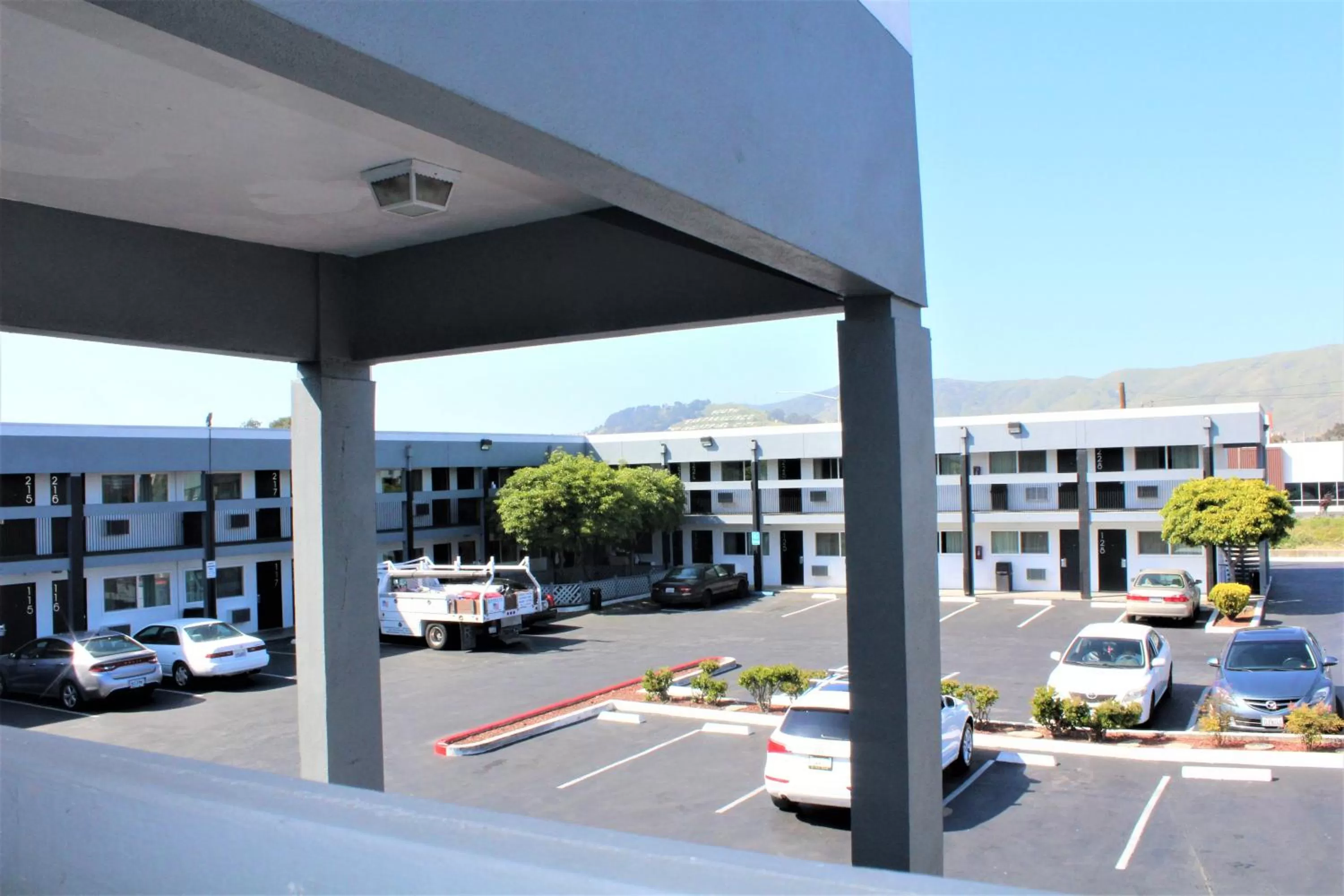 Property building in Rodeway Inn South San Francisco Airport