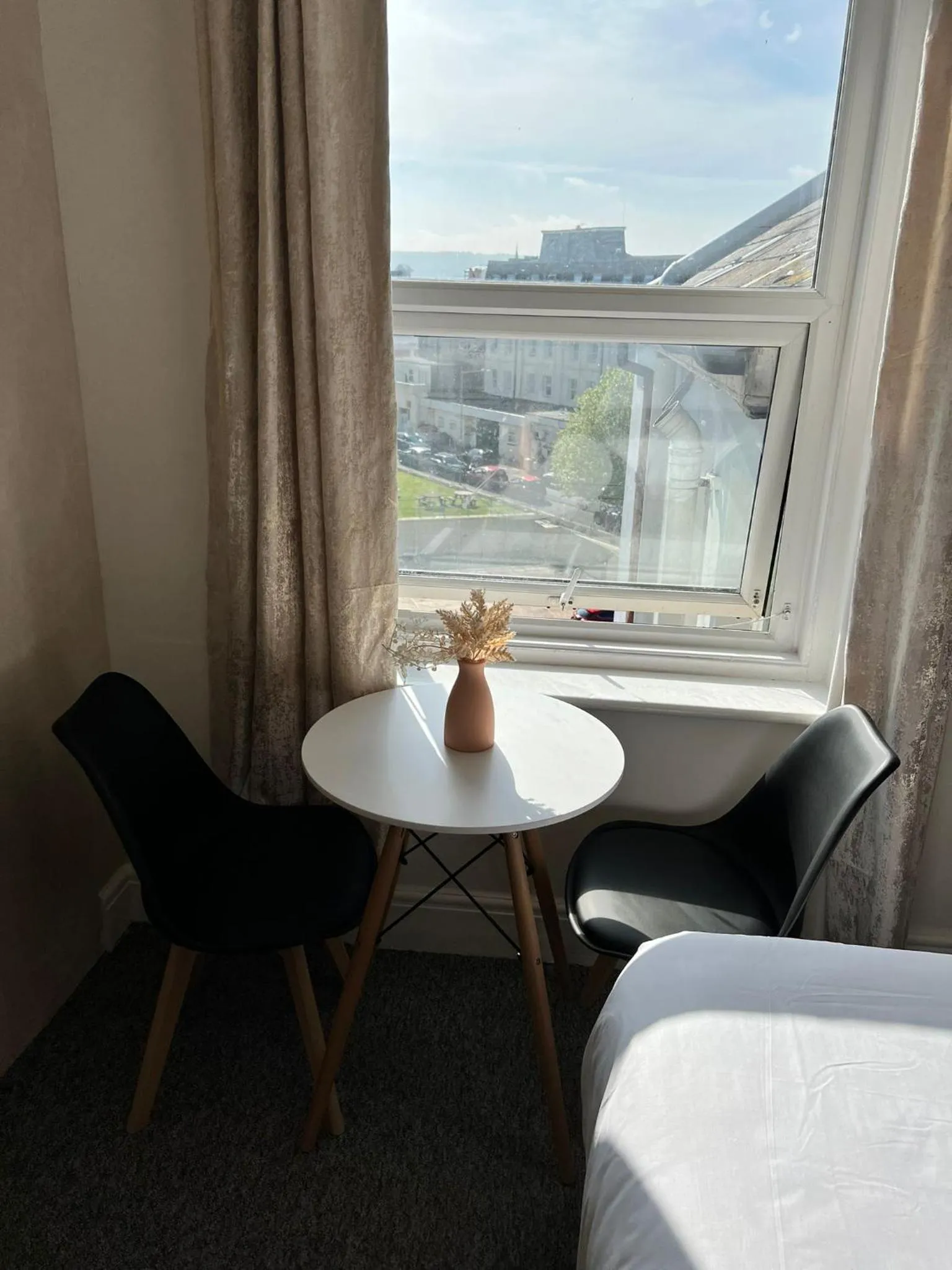Bedroom in OYO Marine Parade Hotel, Eastbourne Pier