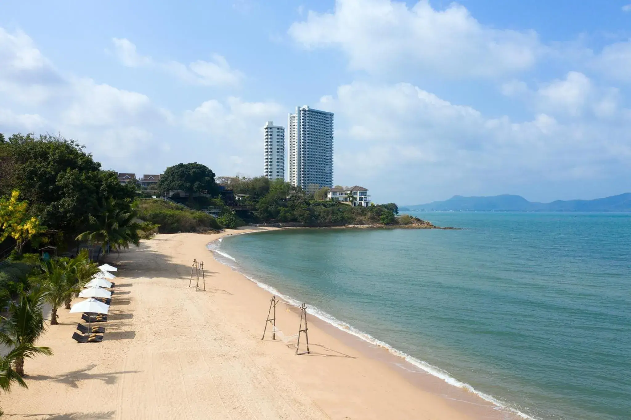 Beach in Renaissance Pattaya Resort & Spa