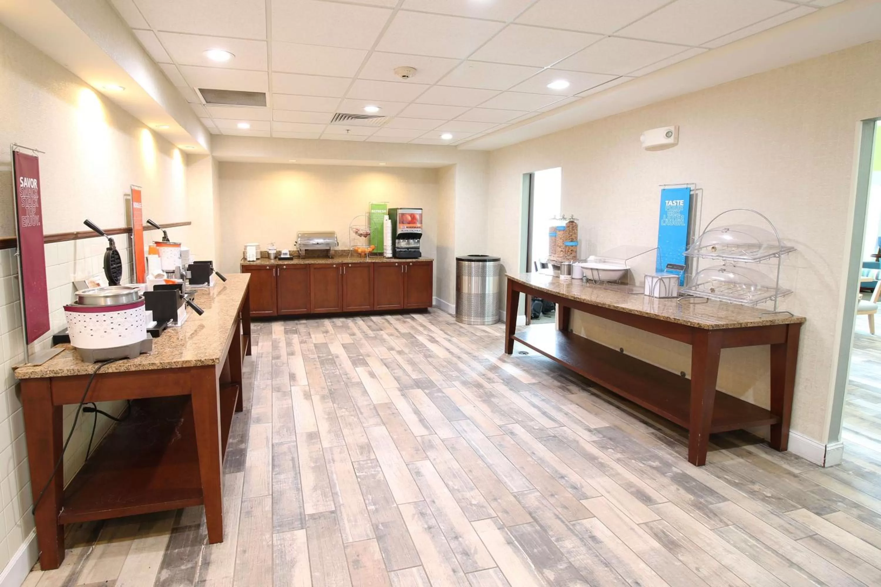 Breakfast in Hampton Inn & Suites Palm Coast