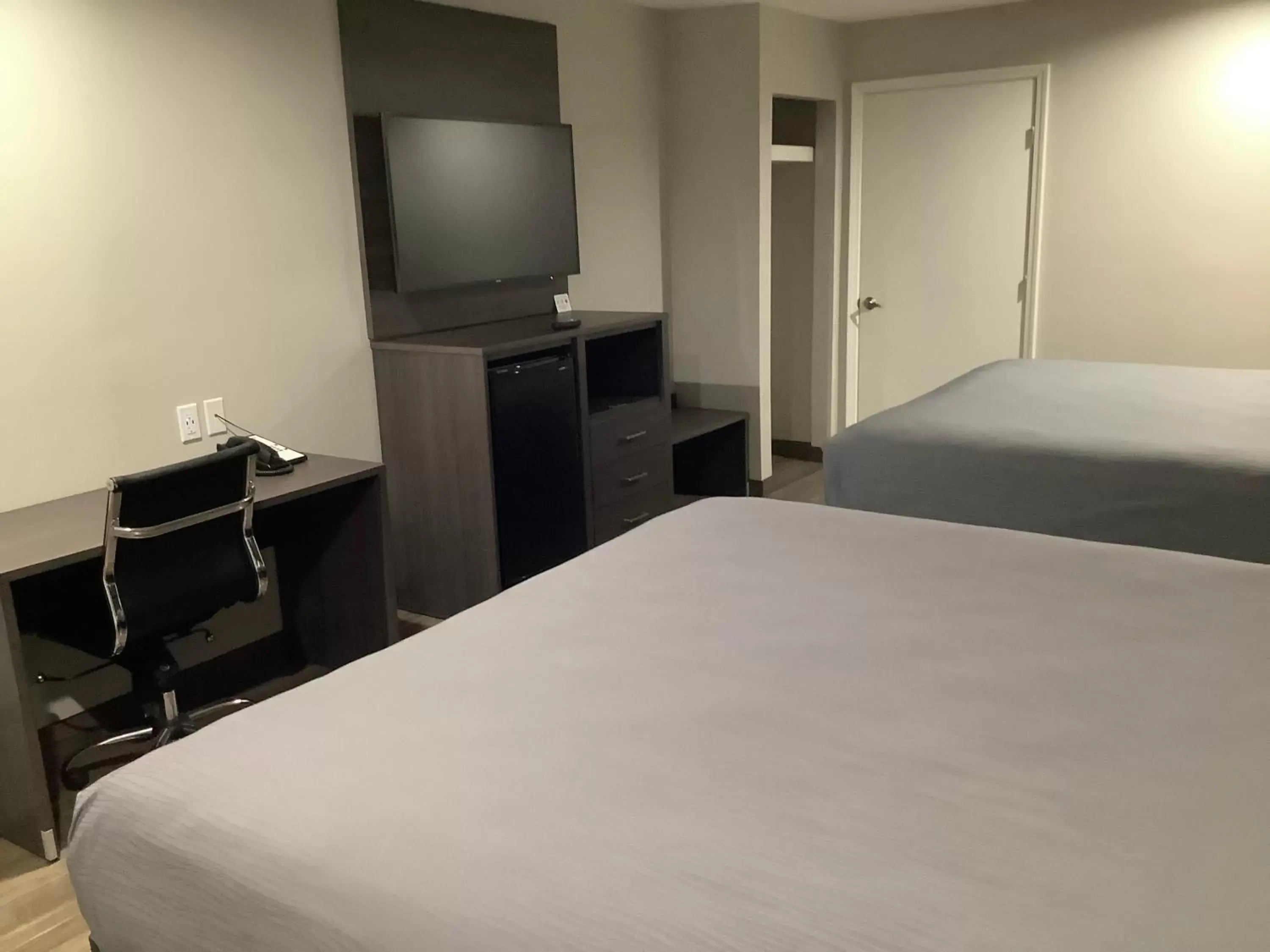Bedroom, Bed in Americas Best Value Inn Harlingen