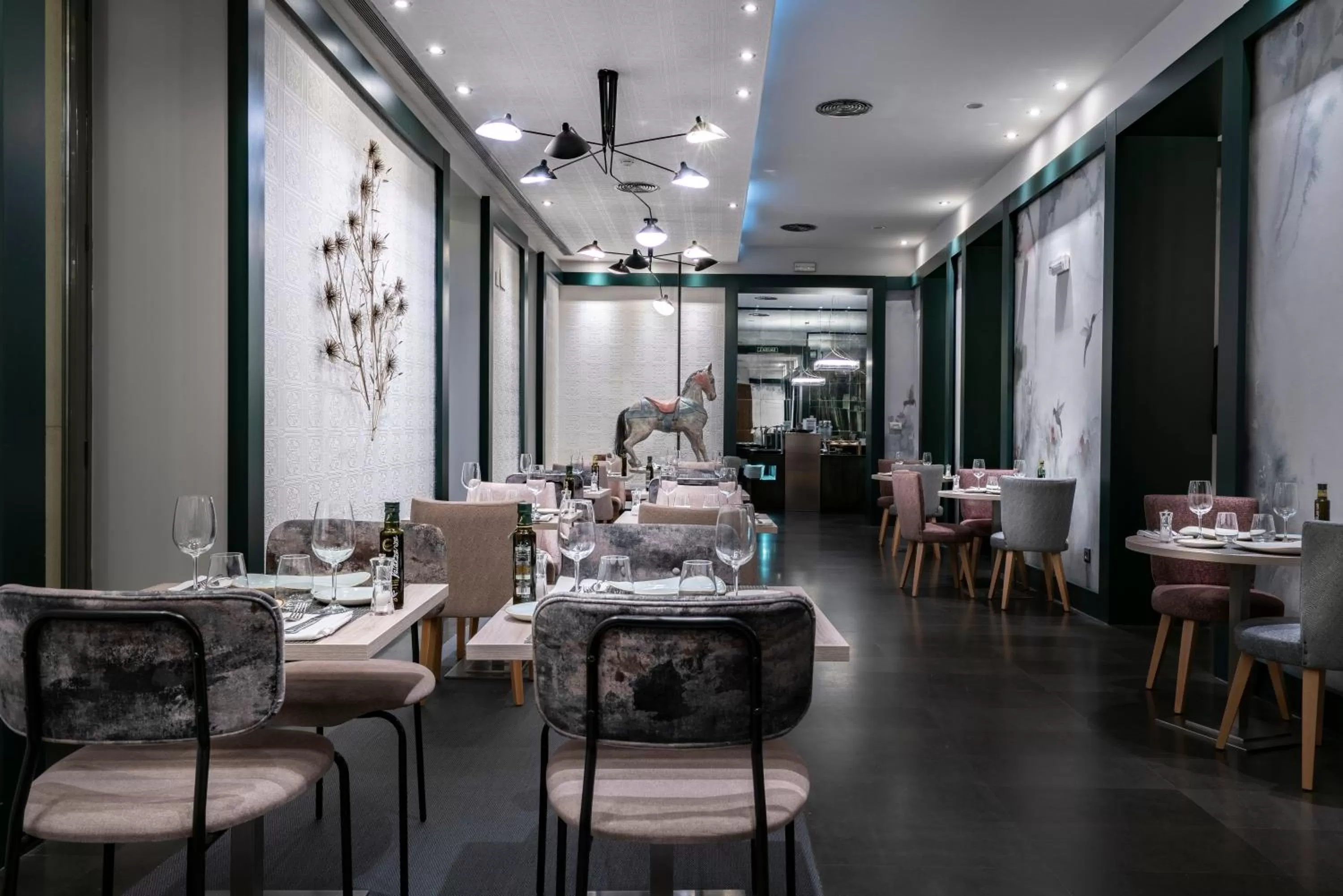 Restaurant/places to eat in Vincci Soho