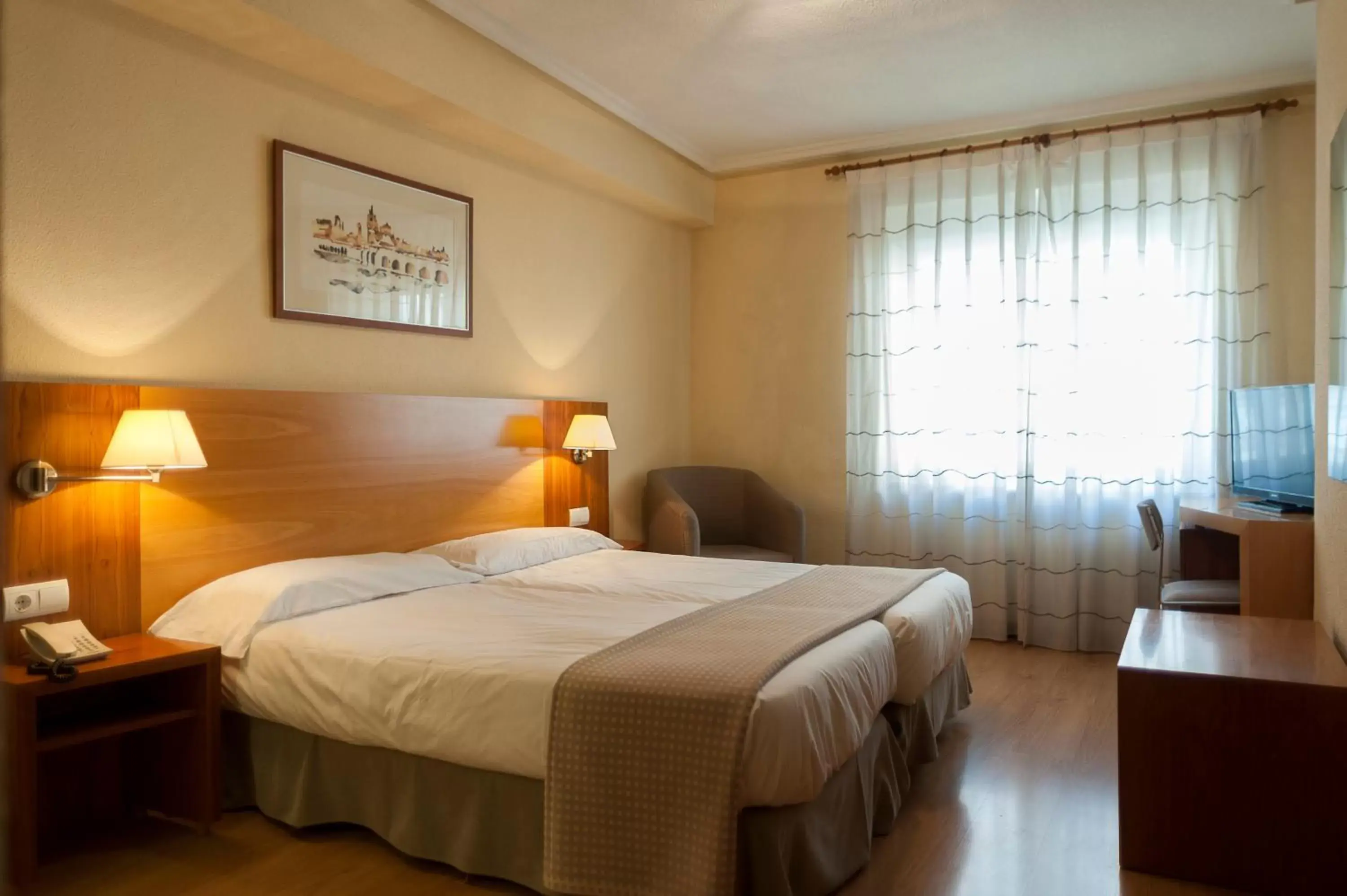 Bedroom, Bed in Hotel Mercado by gaiarooms