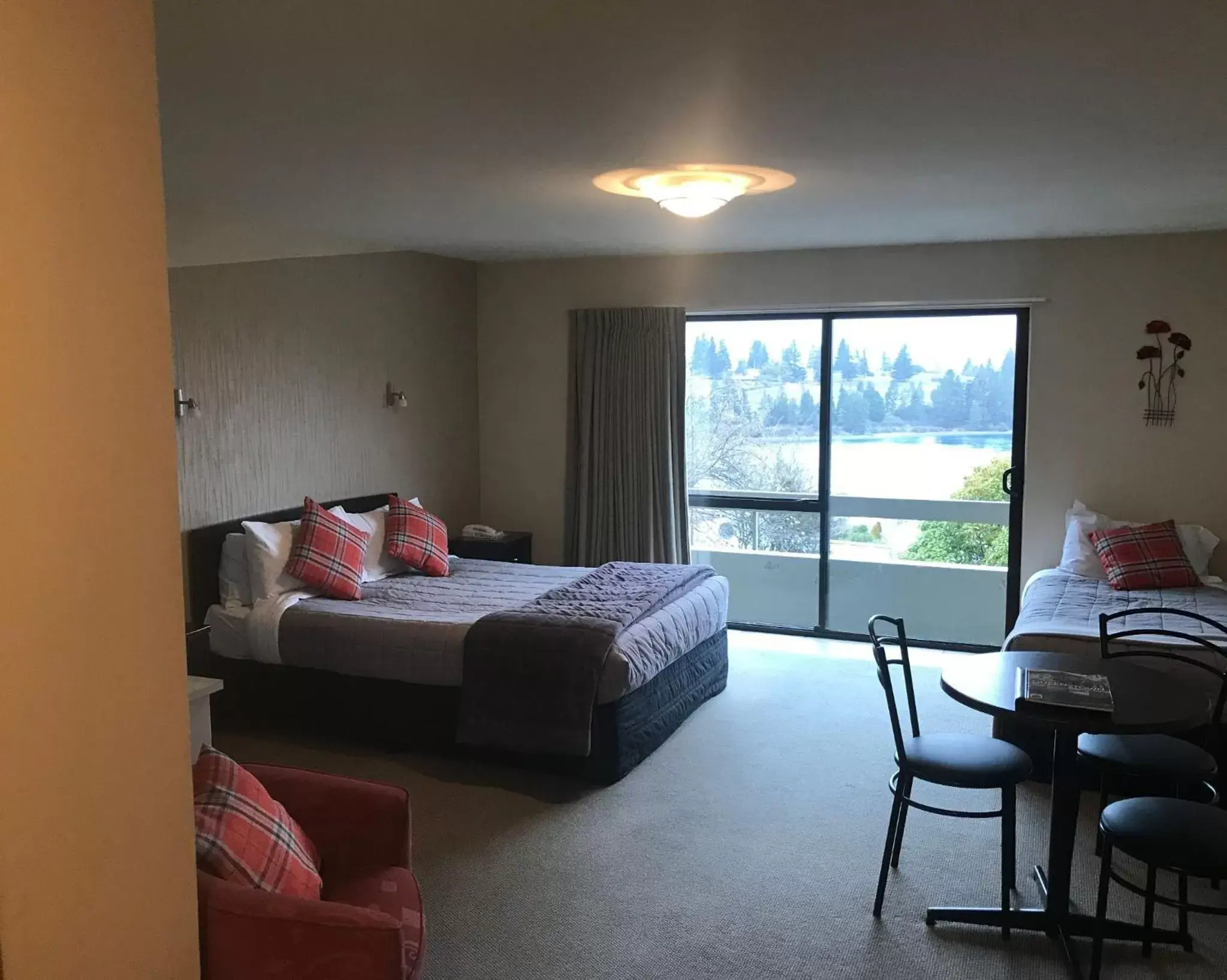 Lake Facing Kitchen Studio in Earnslaw Lodge Lake Facing Kitchen Studio in Earnslaw Lodge