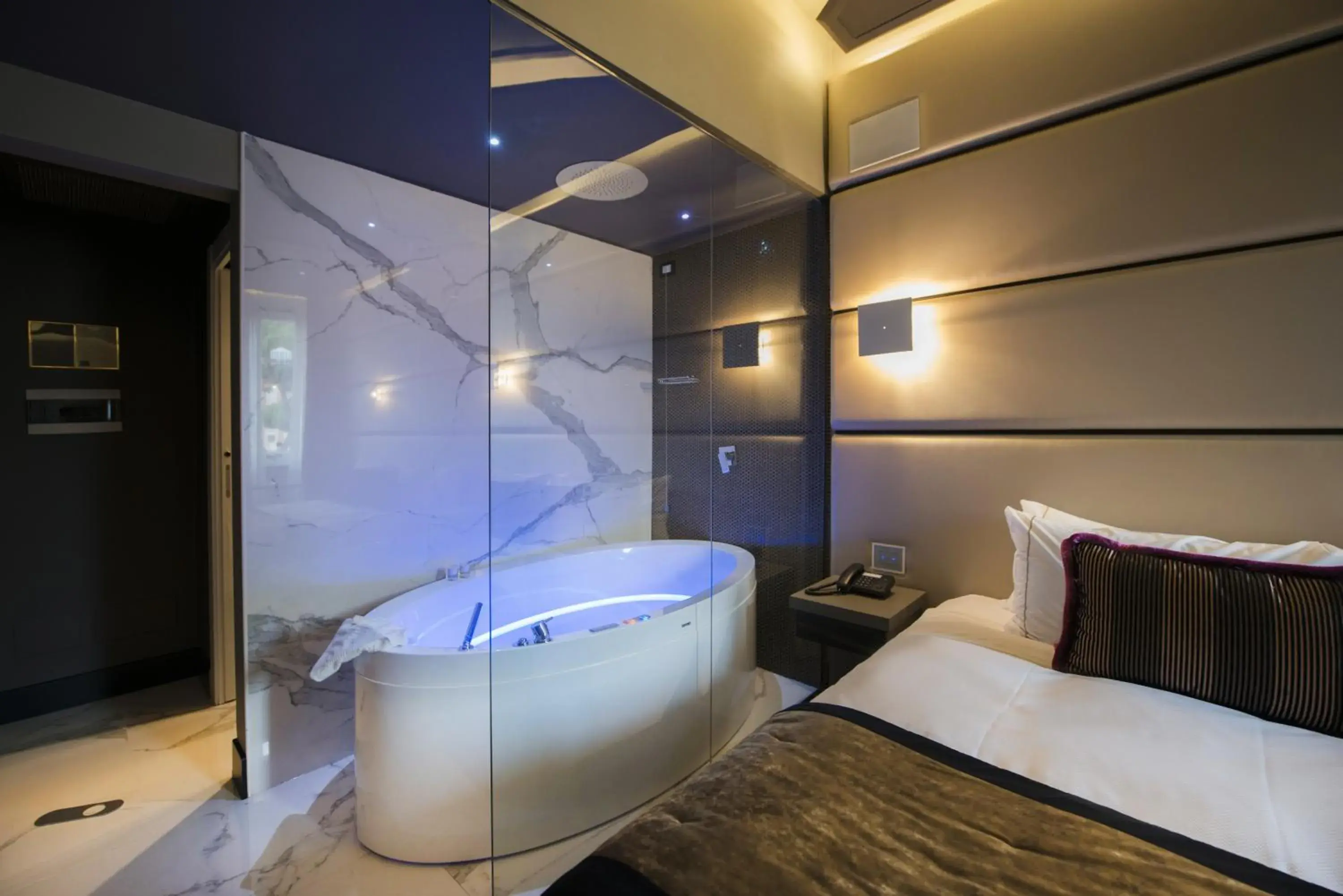 Bed, Bathroom in Torre Argentina Relais - Residenze di Charme