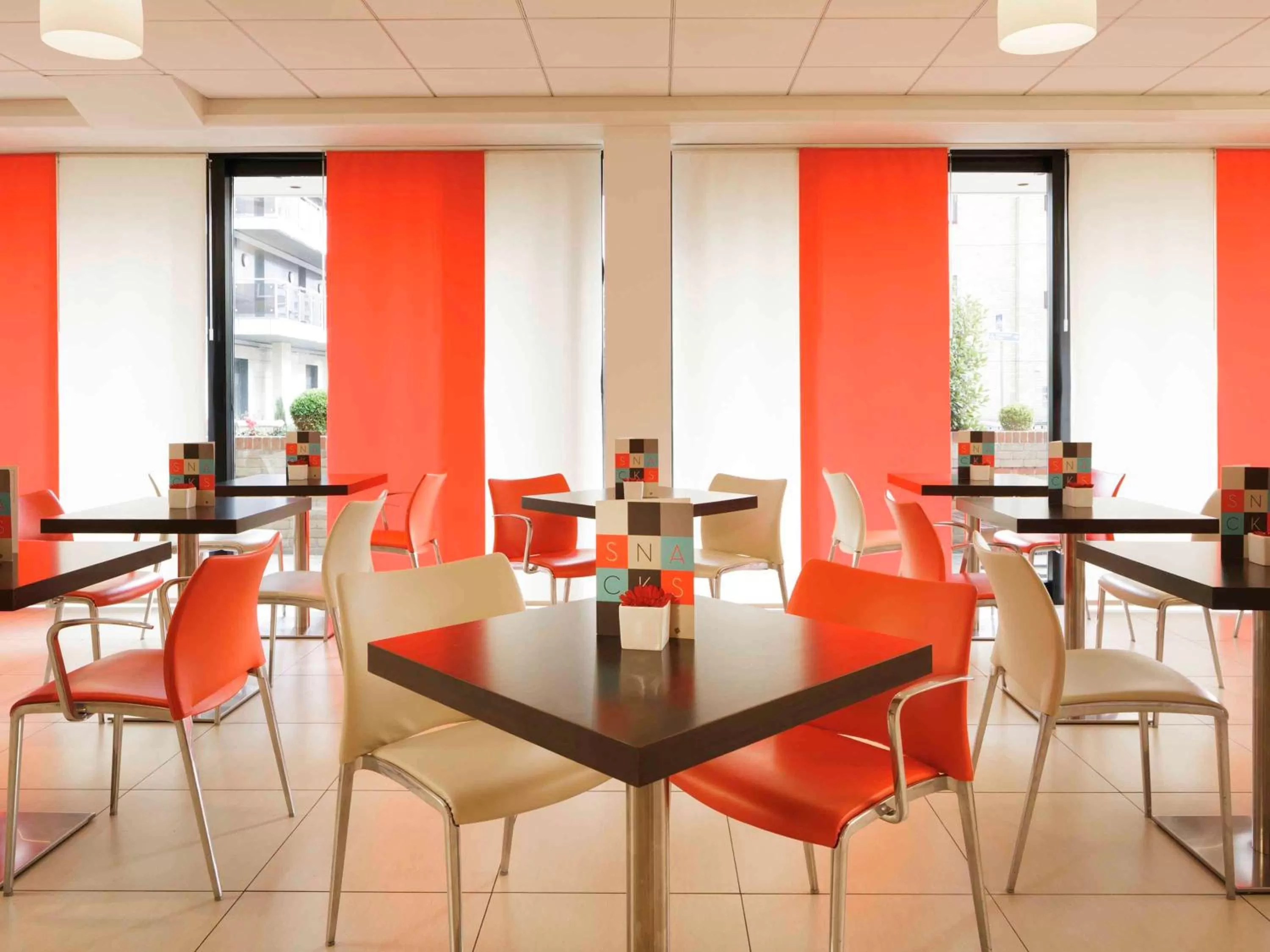 Restaurant/places to eat in ibis London Docklands Canary Wharf