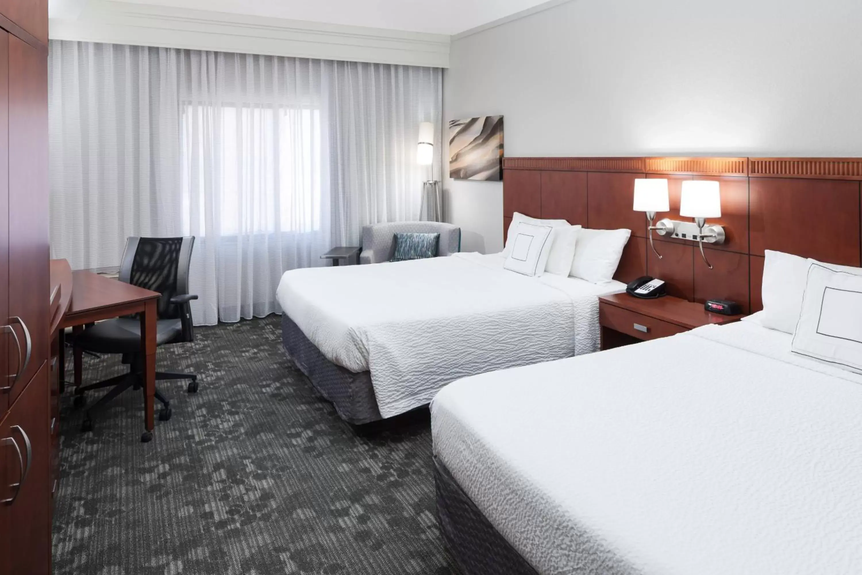 Photo of the whole room, Bed in Courtyard by Marriott Birmingham Trussville