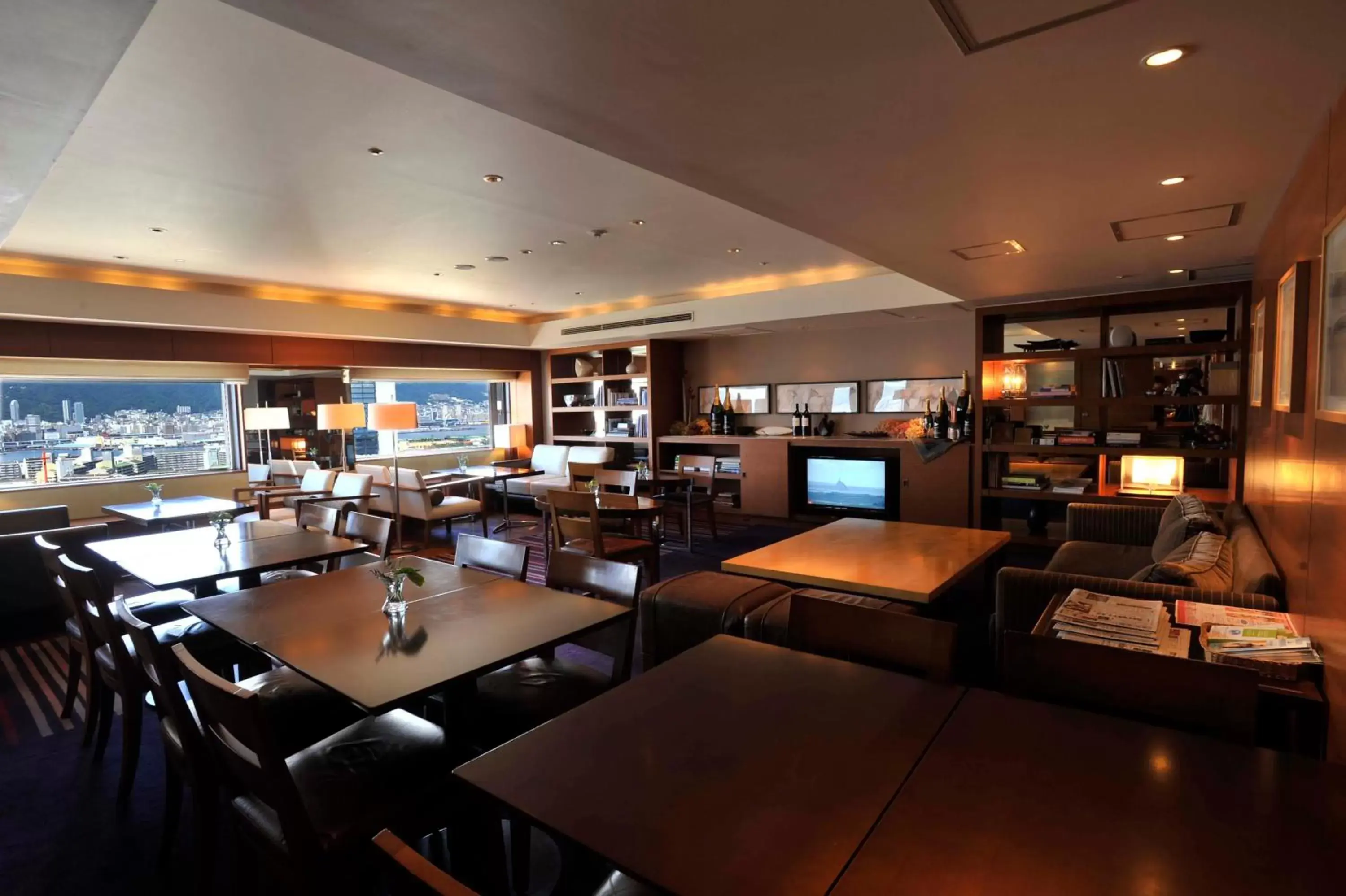 Lounge or bar, Restaurant/Places to Eat in Kobe Portopia Hotel