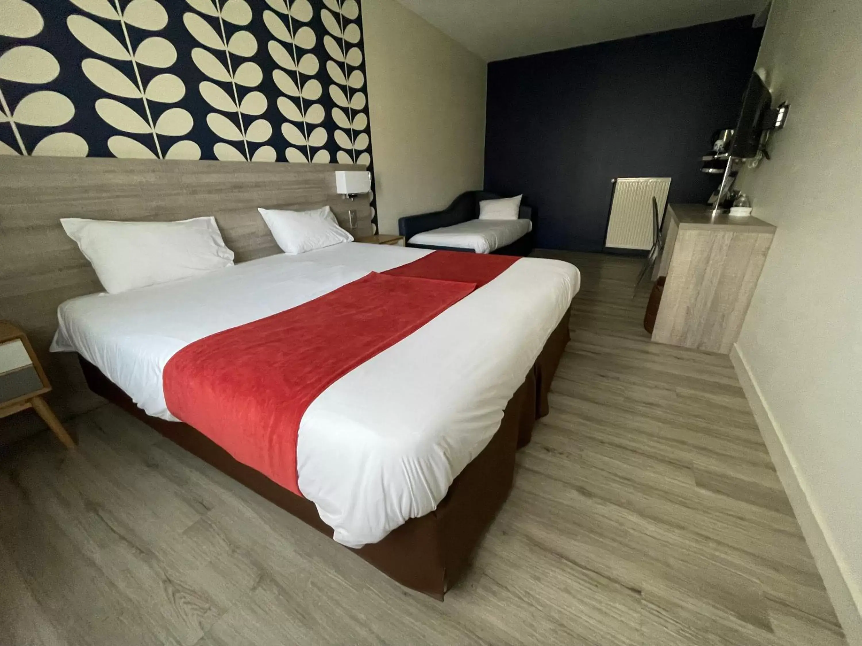 Family Room in The Originals City, Hôtel La Saulaie, Saumur Ouest (Inter-Hotel) Family Room in The Originals City, Hôtel La Saulaie, Saumur Ouest (Inter-Hotel)