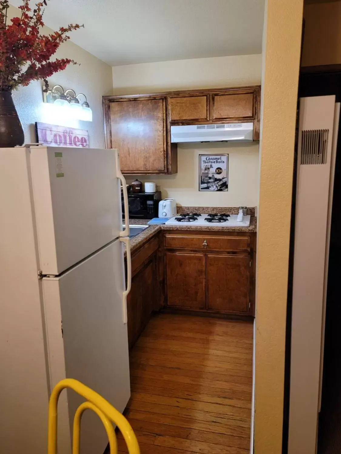 Kitchen or kitchenette, Kitchen/Kitchenette in Hillcrest Suites & Cabins