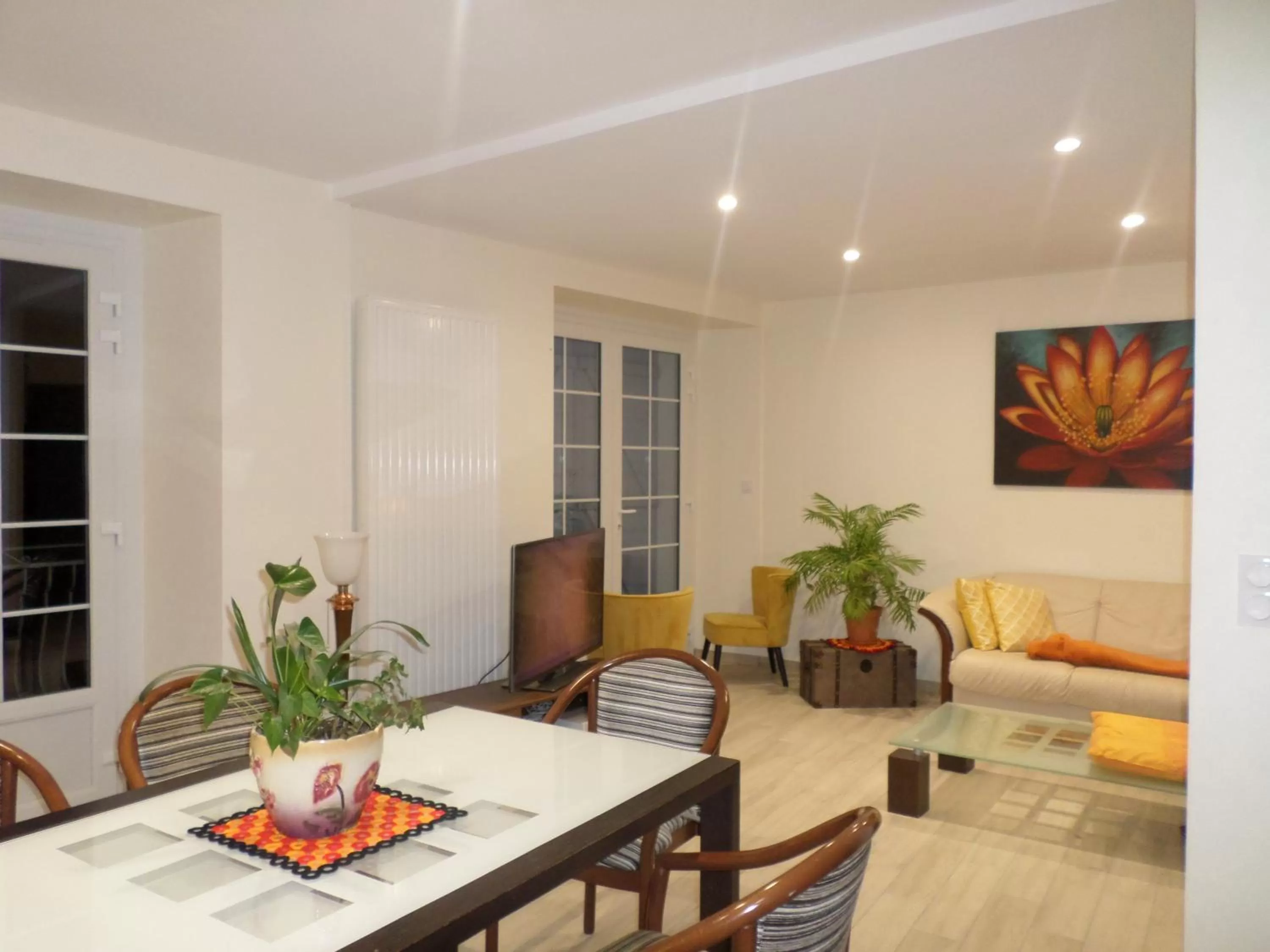 Communal lounge/ TV room in MOULIN DE L'ABBESSE